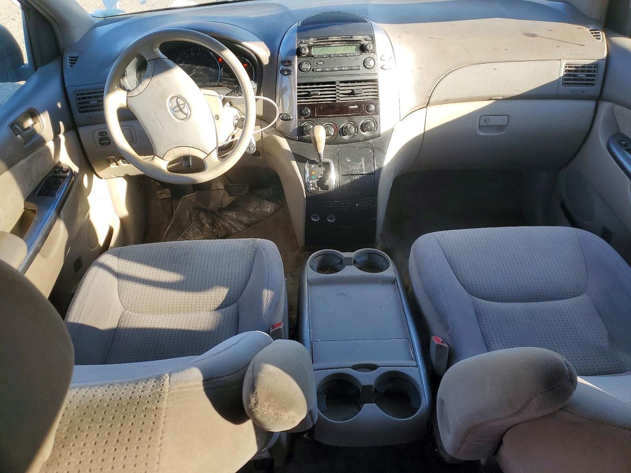 2010 Toyota Sienna Le 7-passenger Blue vin: 5TDKK4CC6AS325511