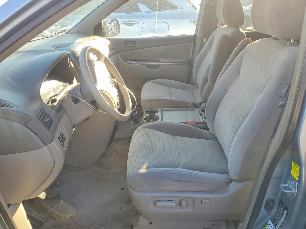 2010 Toyota Sienna Le 7-passenger Blue vin: 5TDKK4CC6AS325511