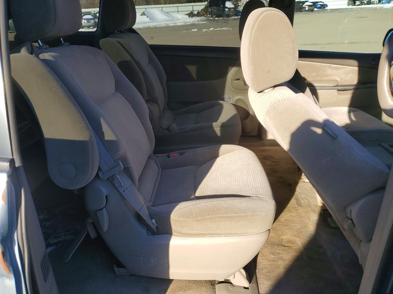2010 Toyota Sienna Le 7-passenger Blue vin: 5TDKK4CC6AS325511