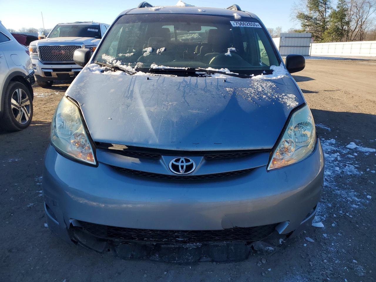 2010 Toyota Sienna Le 7-passenger Blue vin: 5TDKK4CC6AS325511