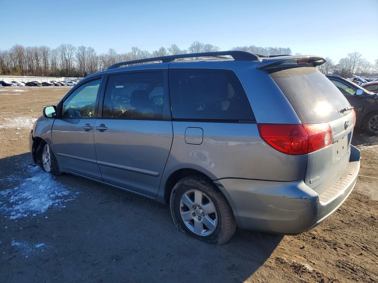 2010 Toyota Sienna Le 7-passenger Blue vin: 5TDKK4CC6AS325511
