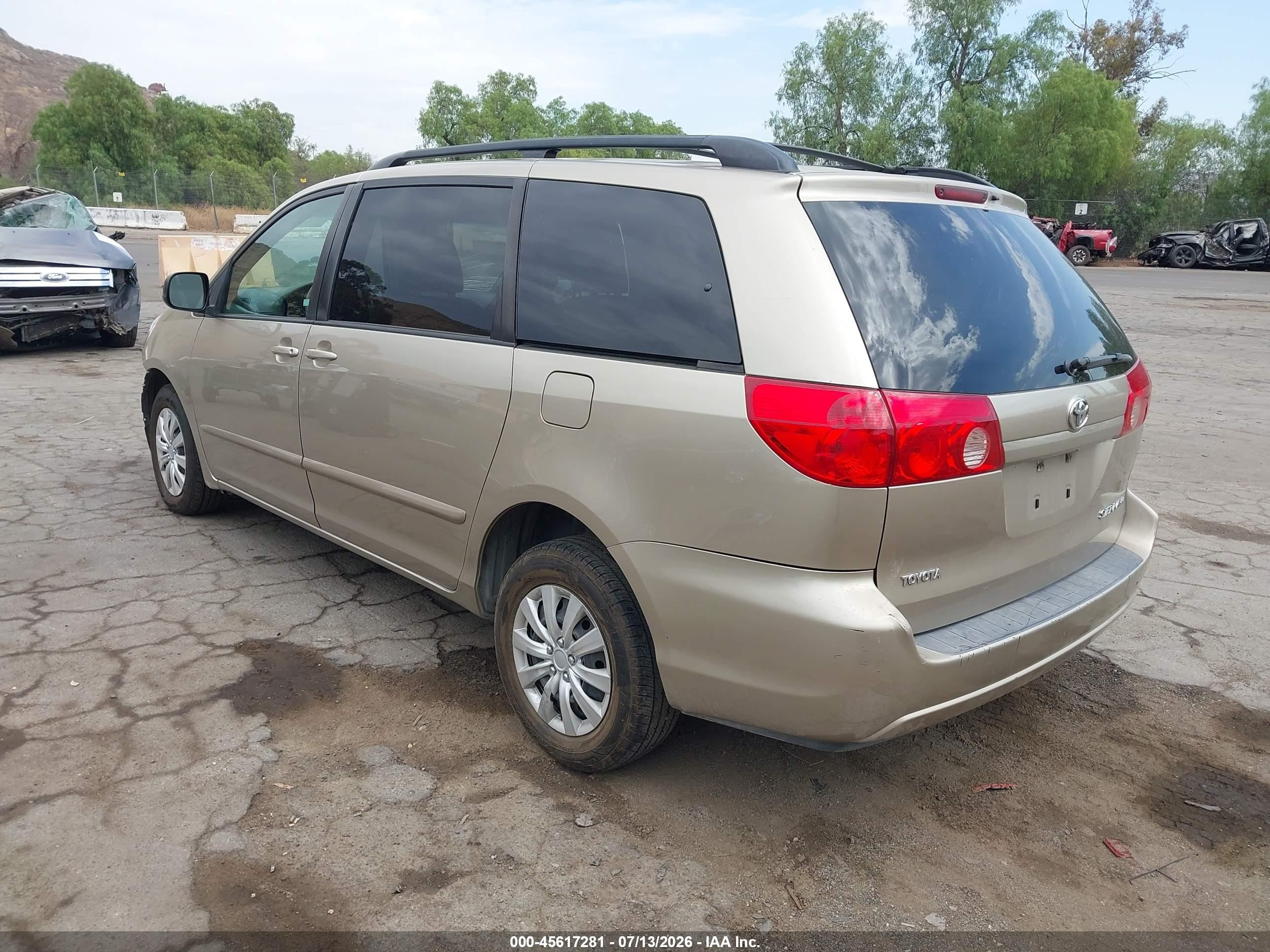 2010 Toyota Sienna Le Champagne vin: 5TDKK4CC6AS329185