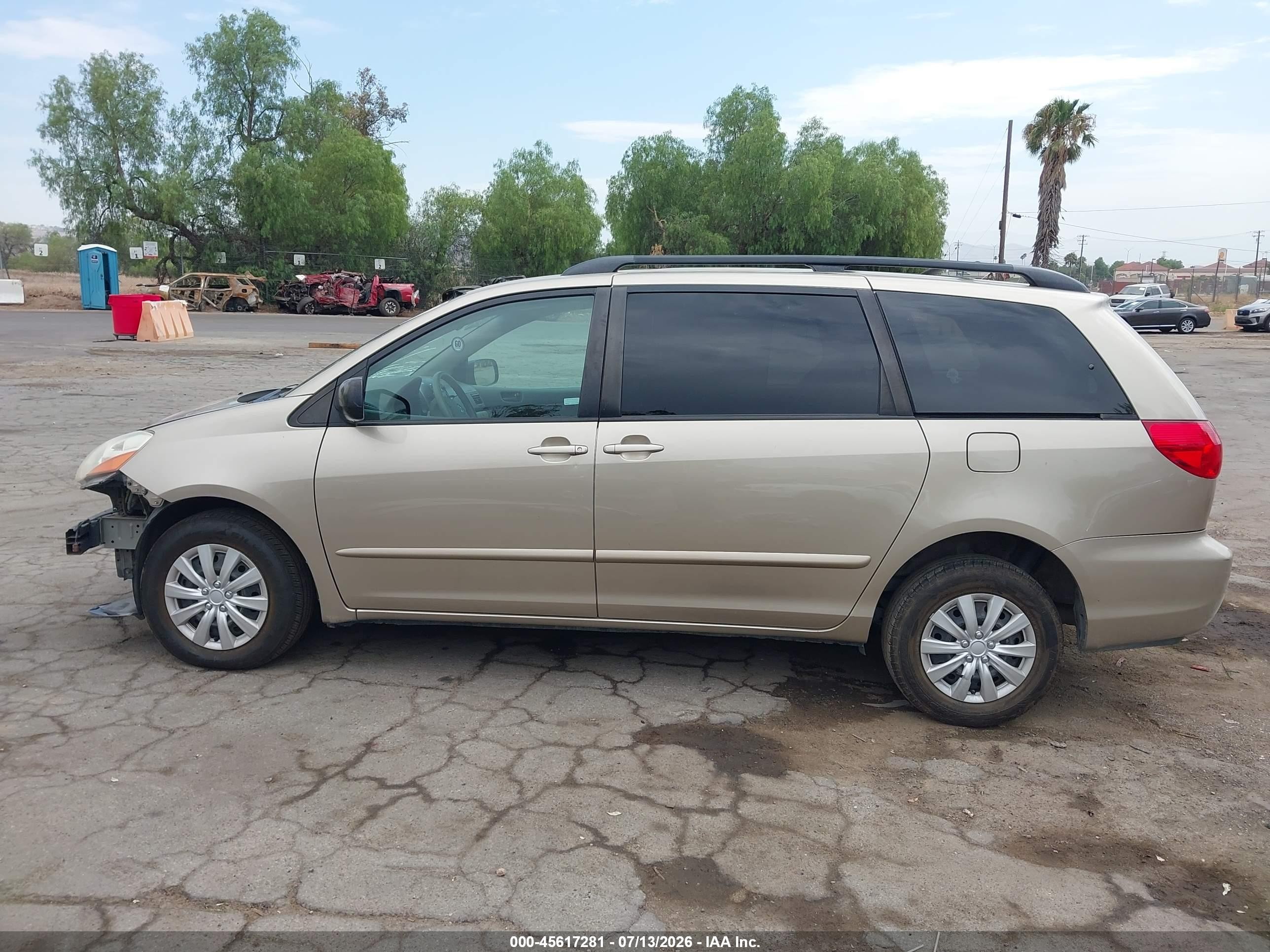 2010 Toyota Sienna Le Champagne vin: 5TDKK4CC6AS329185