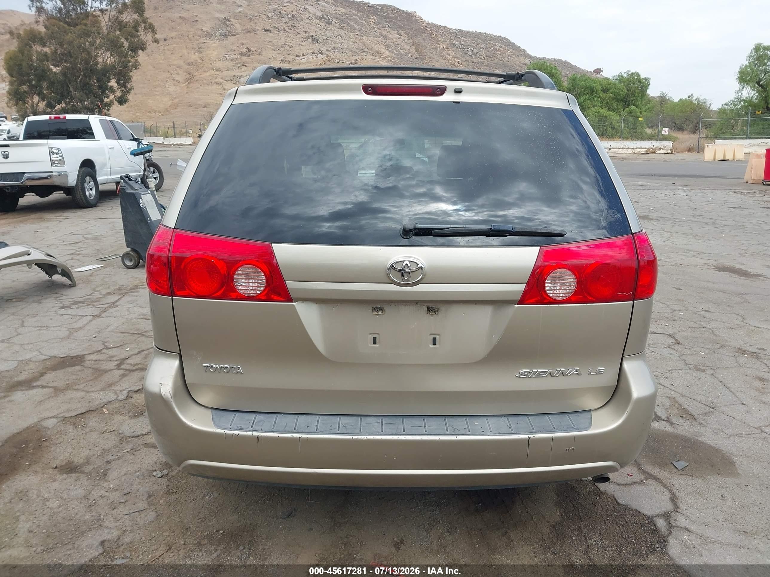 2010 Toyota Sienna Le Champagne vin: 5TDKK4CC6AS329185