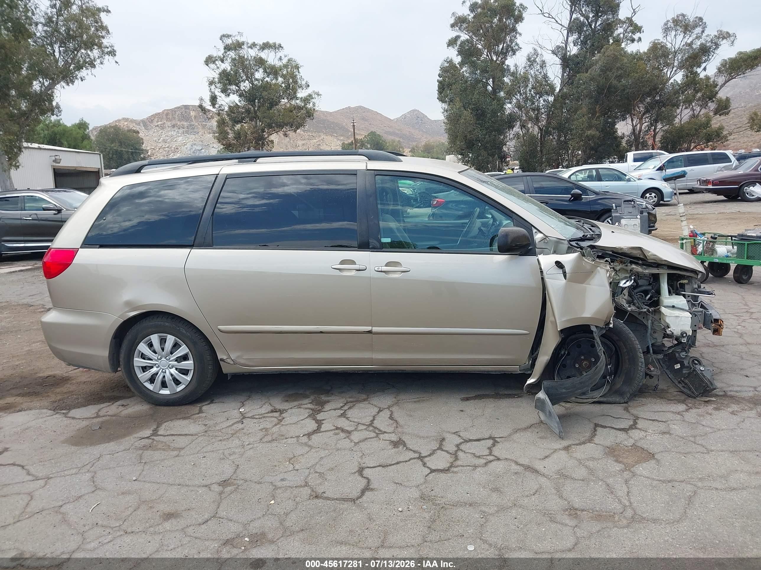2010 Toyota Sienna Le Champagne vin: 5TDKK4CC6AS329185