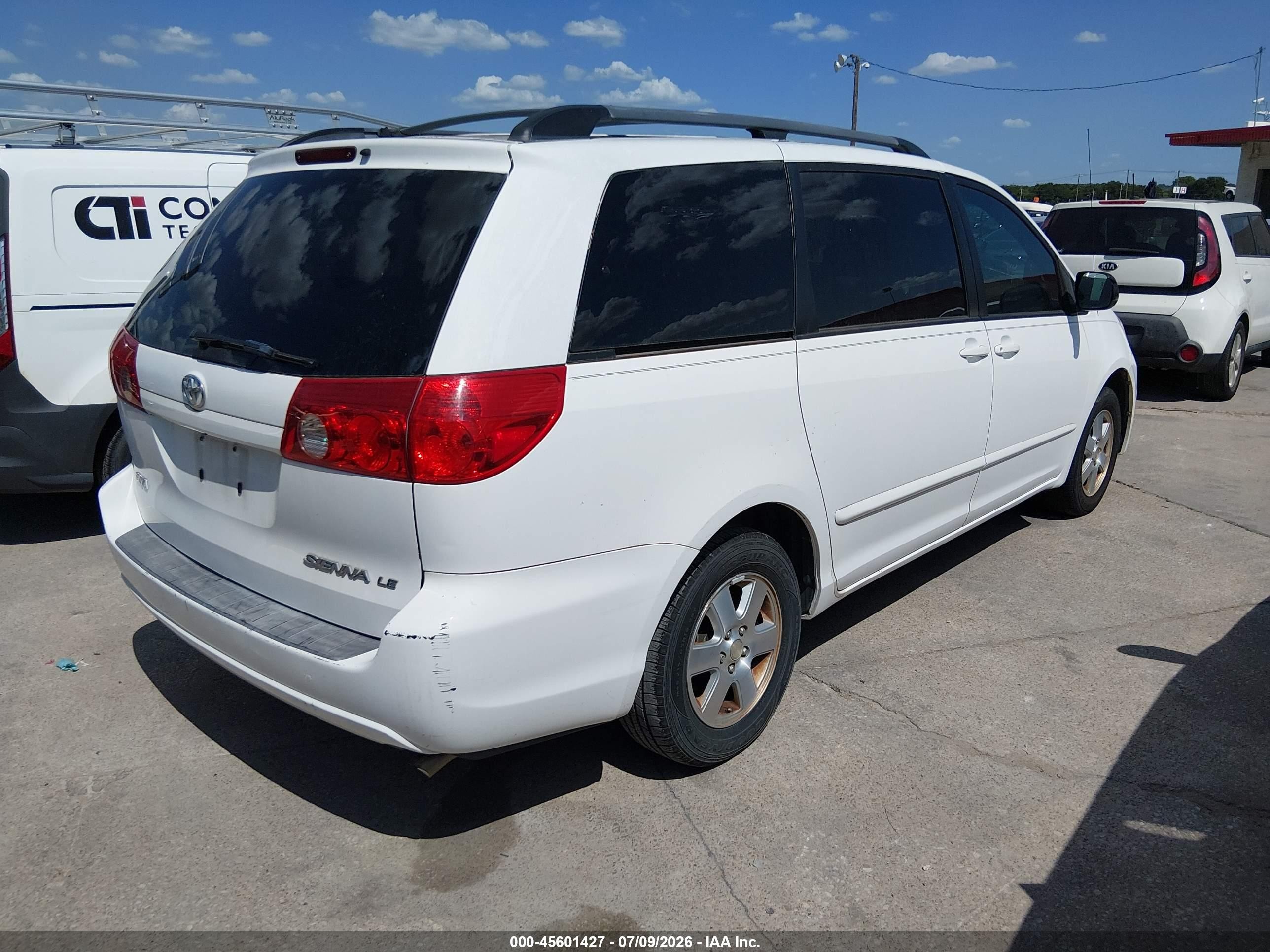 2010 Toyota Sienna Le Белый vin: 5TDKK4CC6AS330305