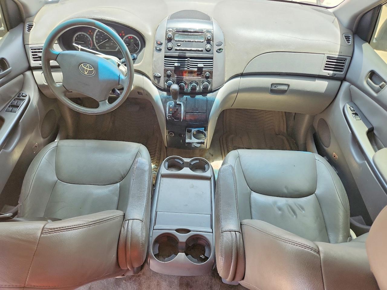 2010 Toyota Sienna Ce 8-passenger Красный vin: 5TDKK4CC6AS331051