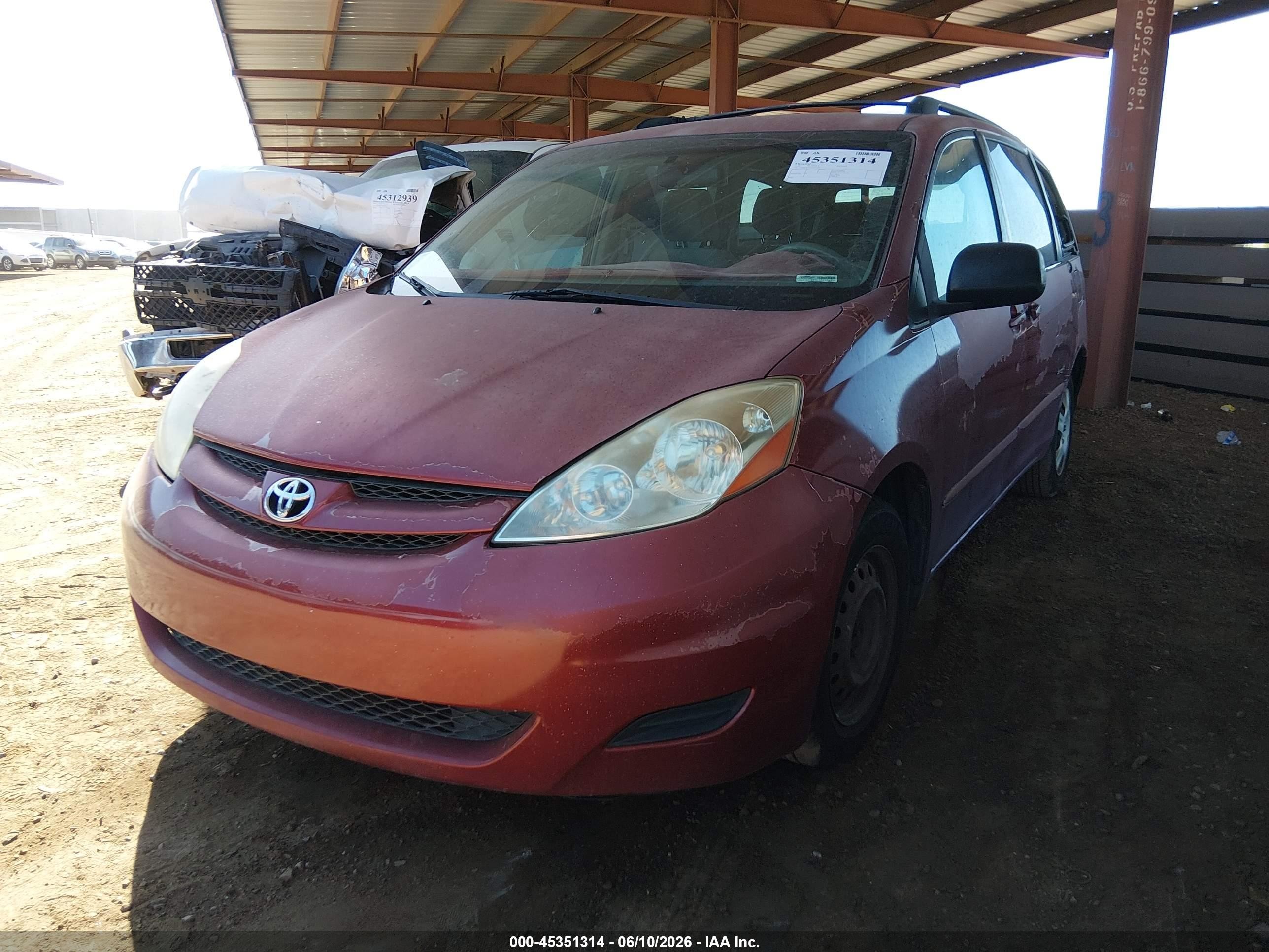2010 Toyota Sienna Le Maroon vin: 5TDKK4CC6AS331759