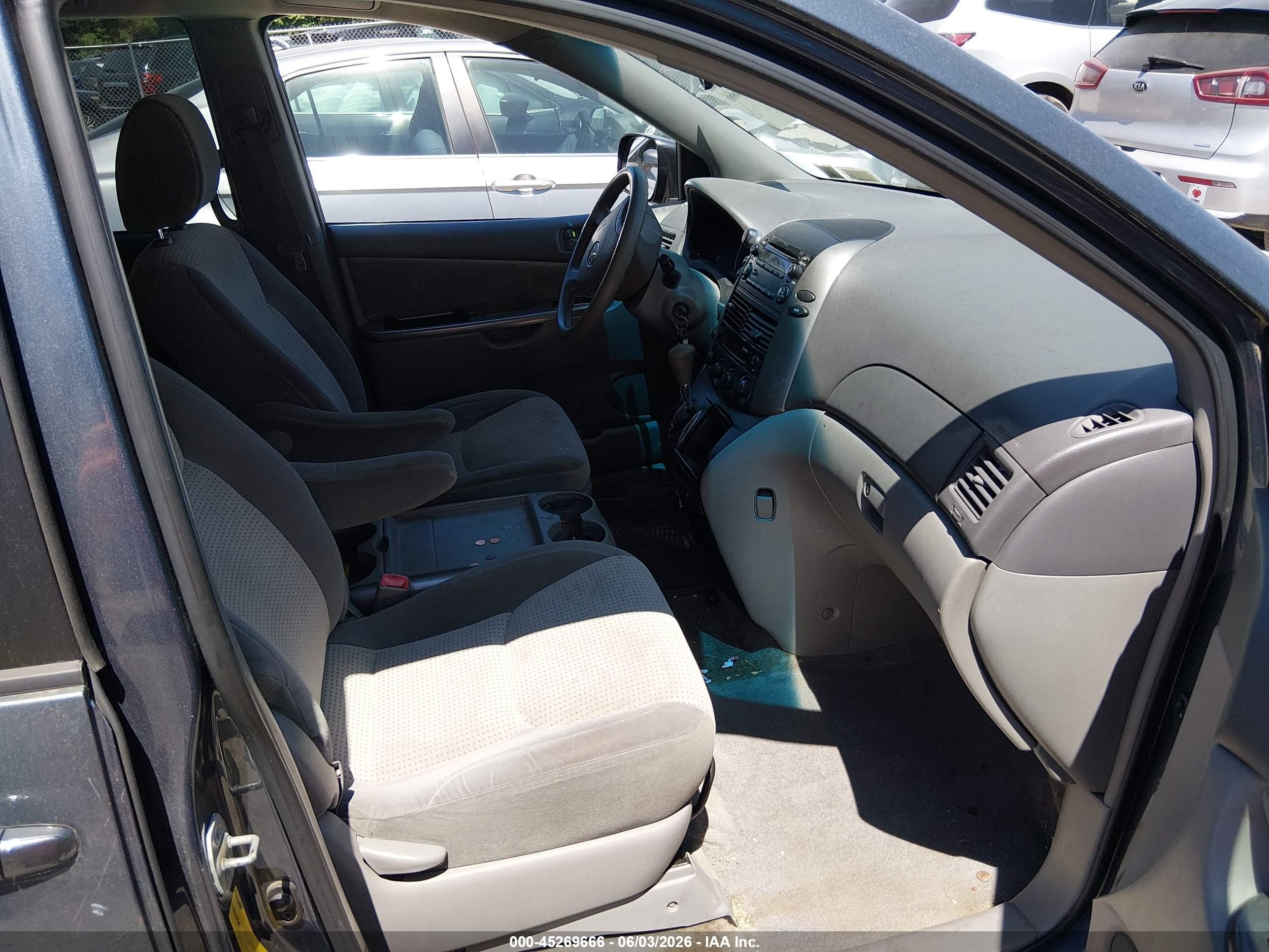 2010 Toyota Sienna Le Blue vin: 5TDKK4CC6AS333544