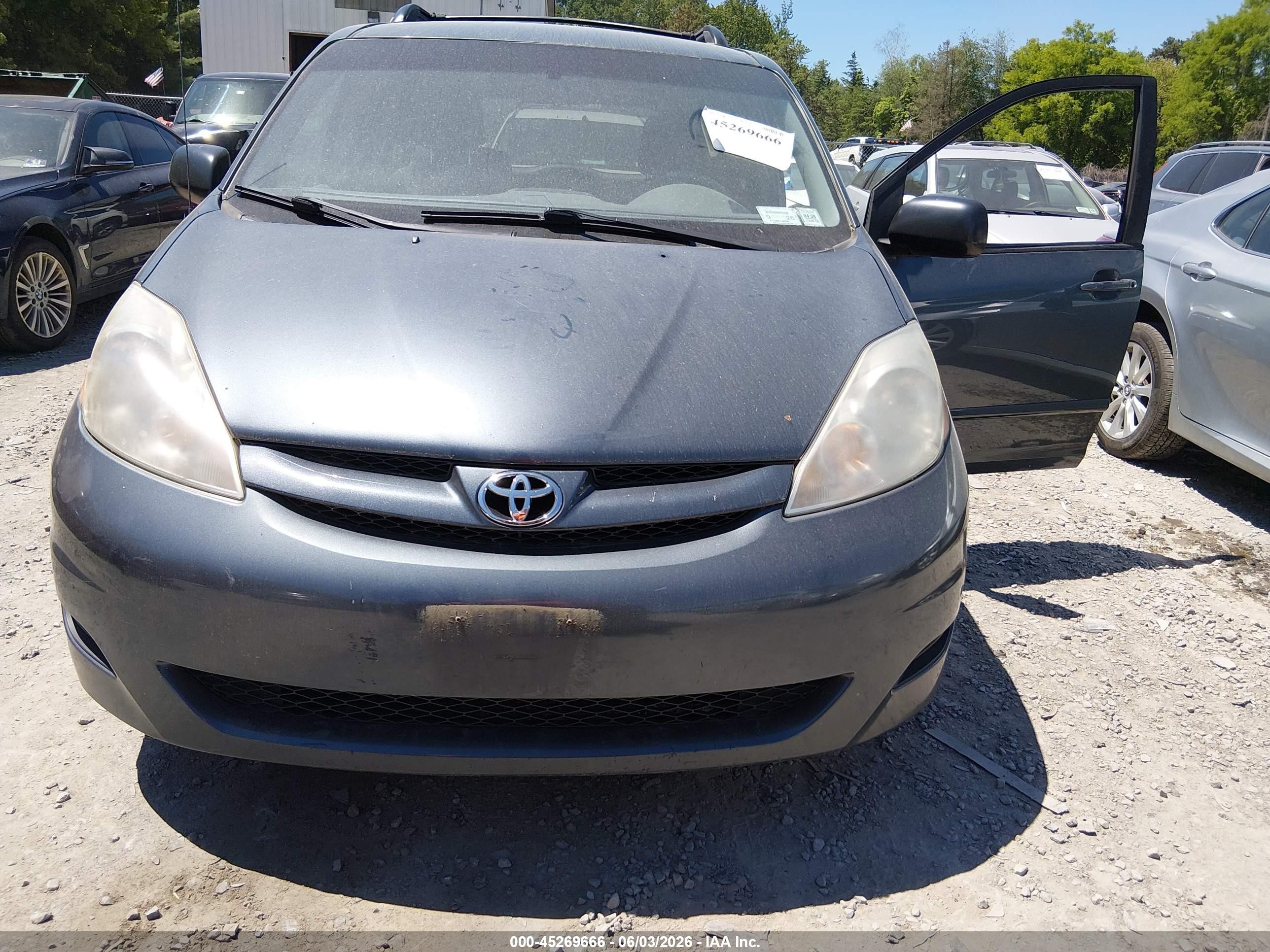 2010 Toyota Sienna Le Blue vin: 5TDKK4CC6AS333544