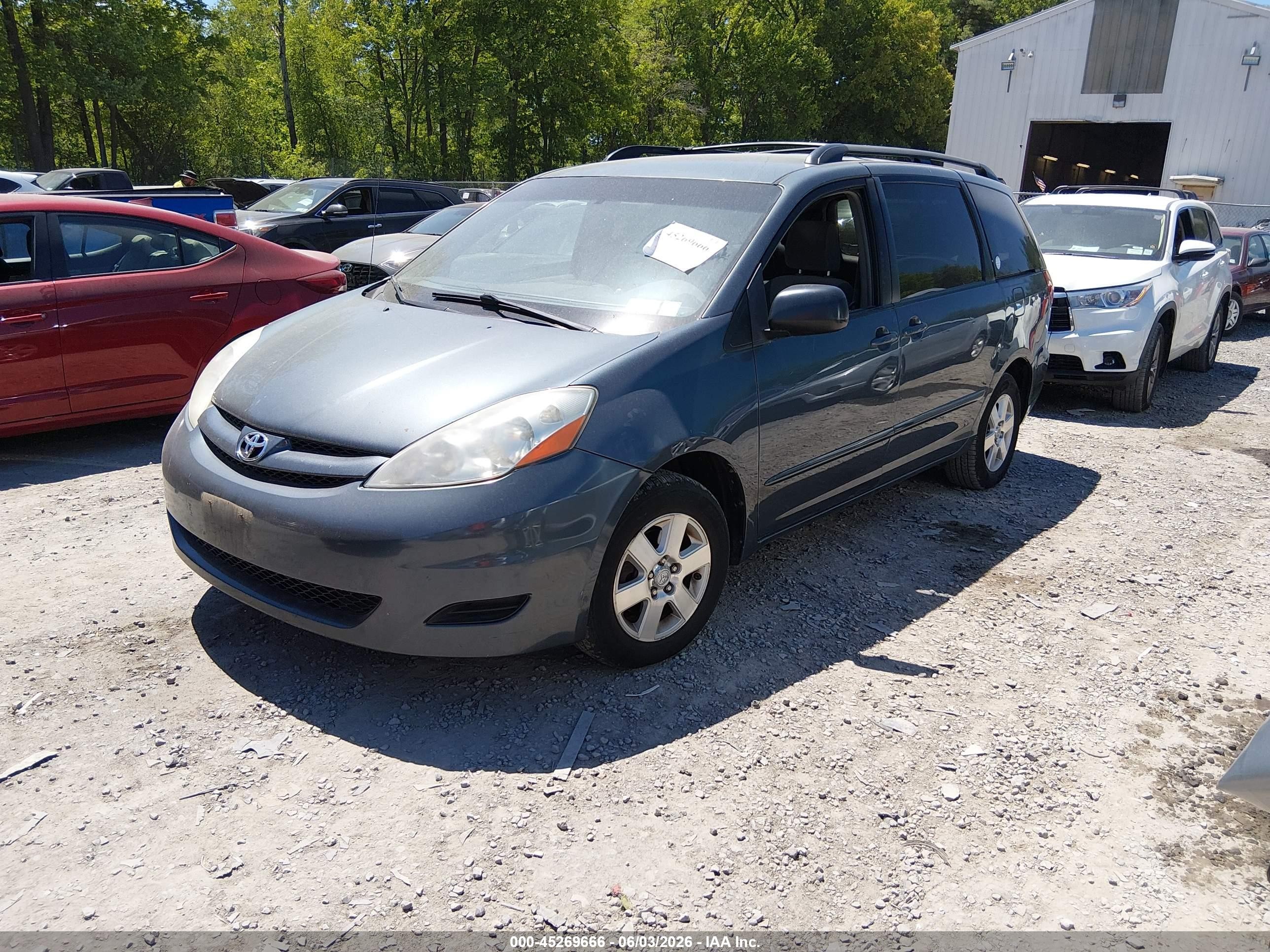 2010 Toyota Sienna Le Blue vin: 5TDKK4CC6AS333544
