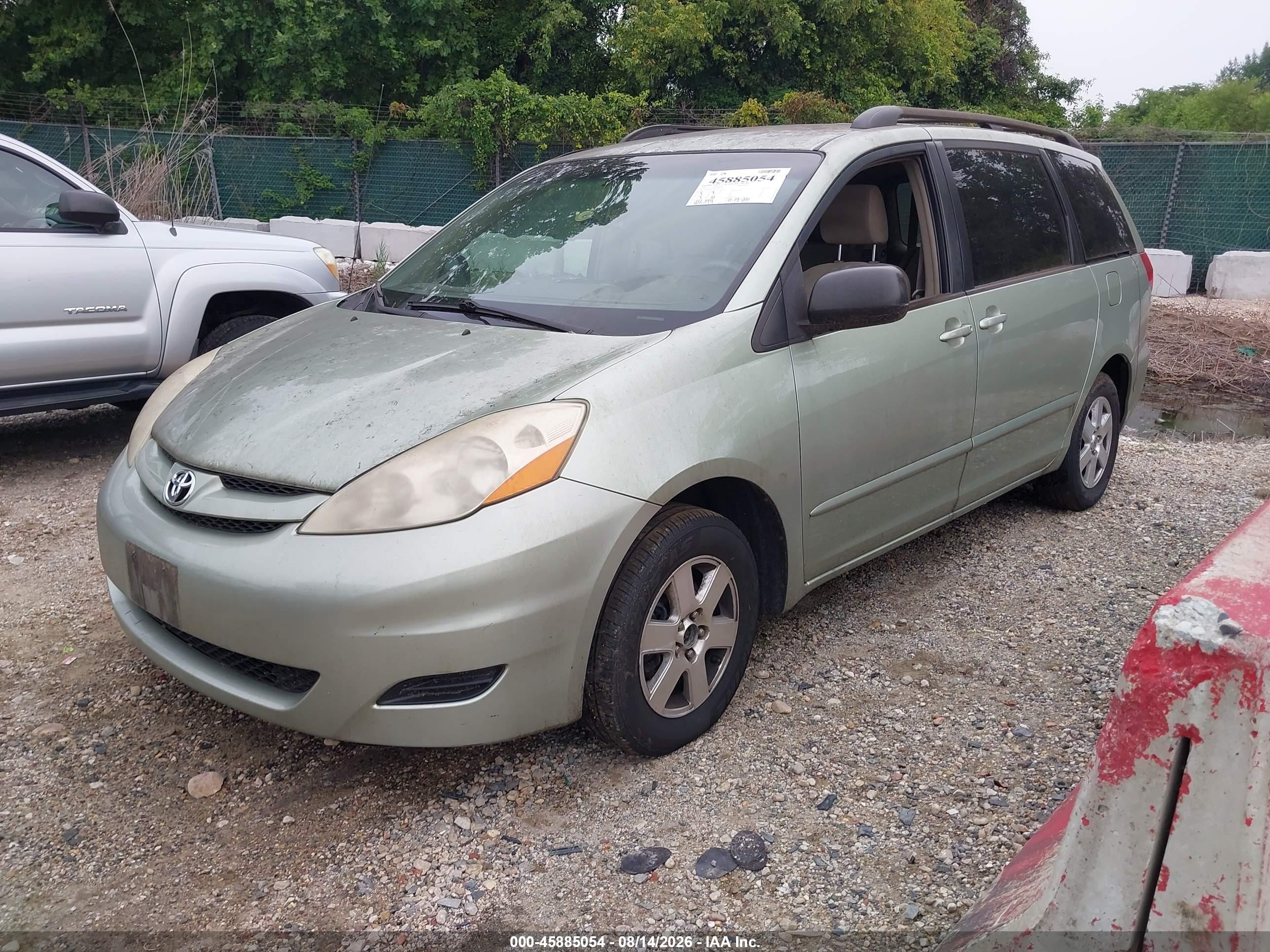 2010 Toyota Sienna Le Green vin: 5TDKK4CC7AS290641