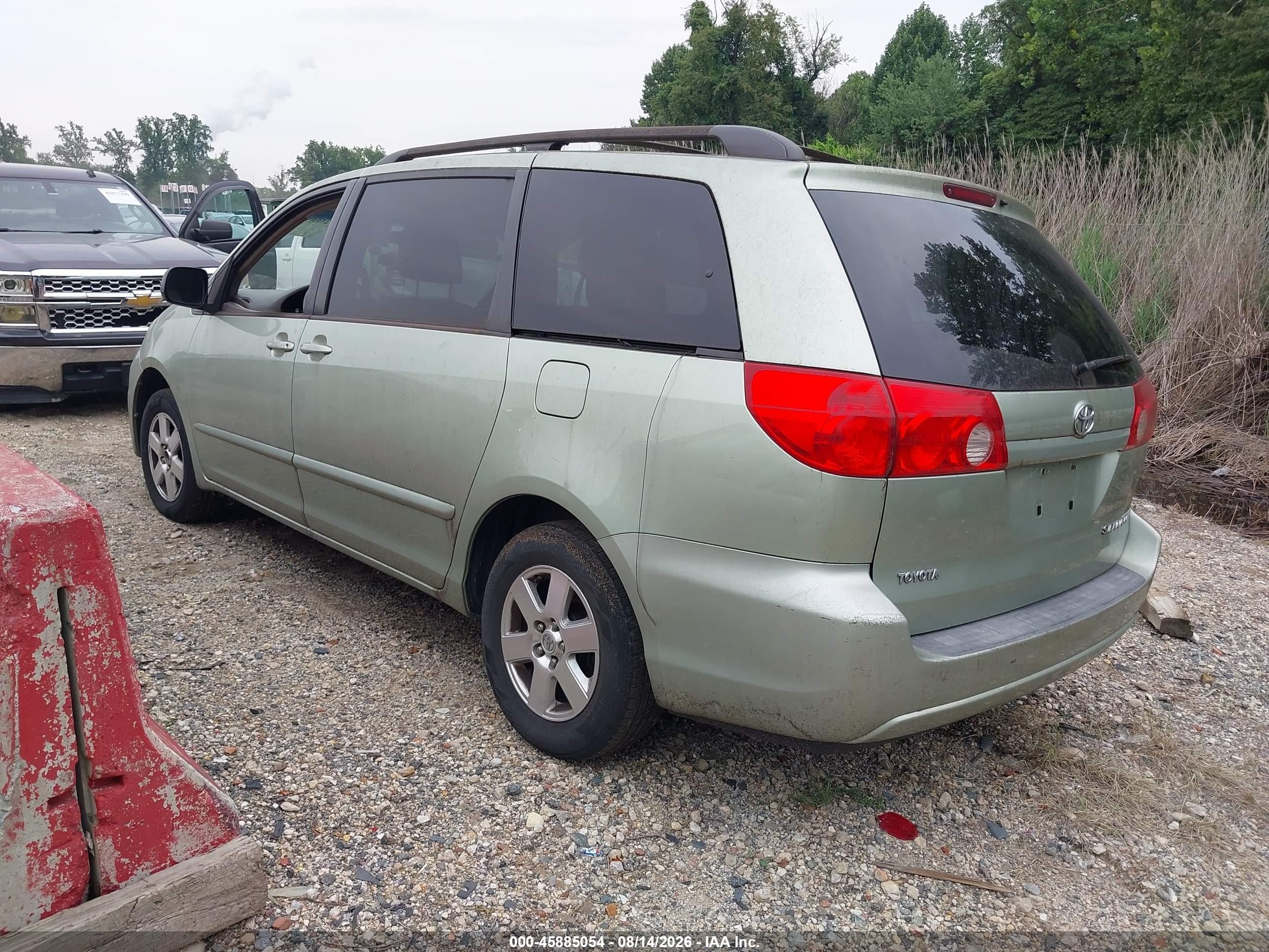2010 Toyota Sienna Le Green vin: 5TDKK4CC7AS290641