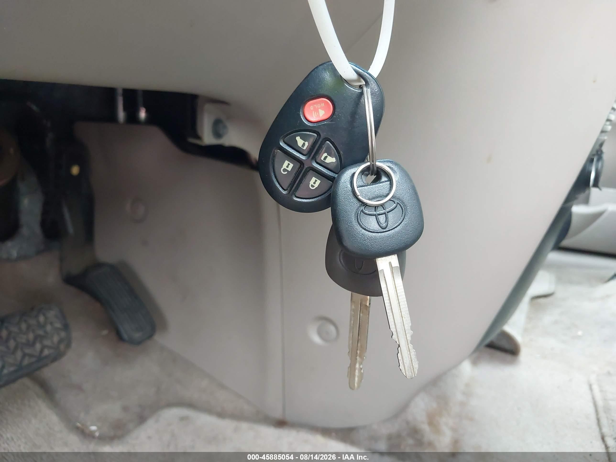 2010 Toyota Sienna Le Green vin: 5TDKK4CC7AS290641