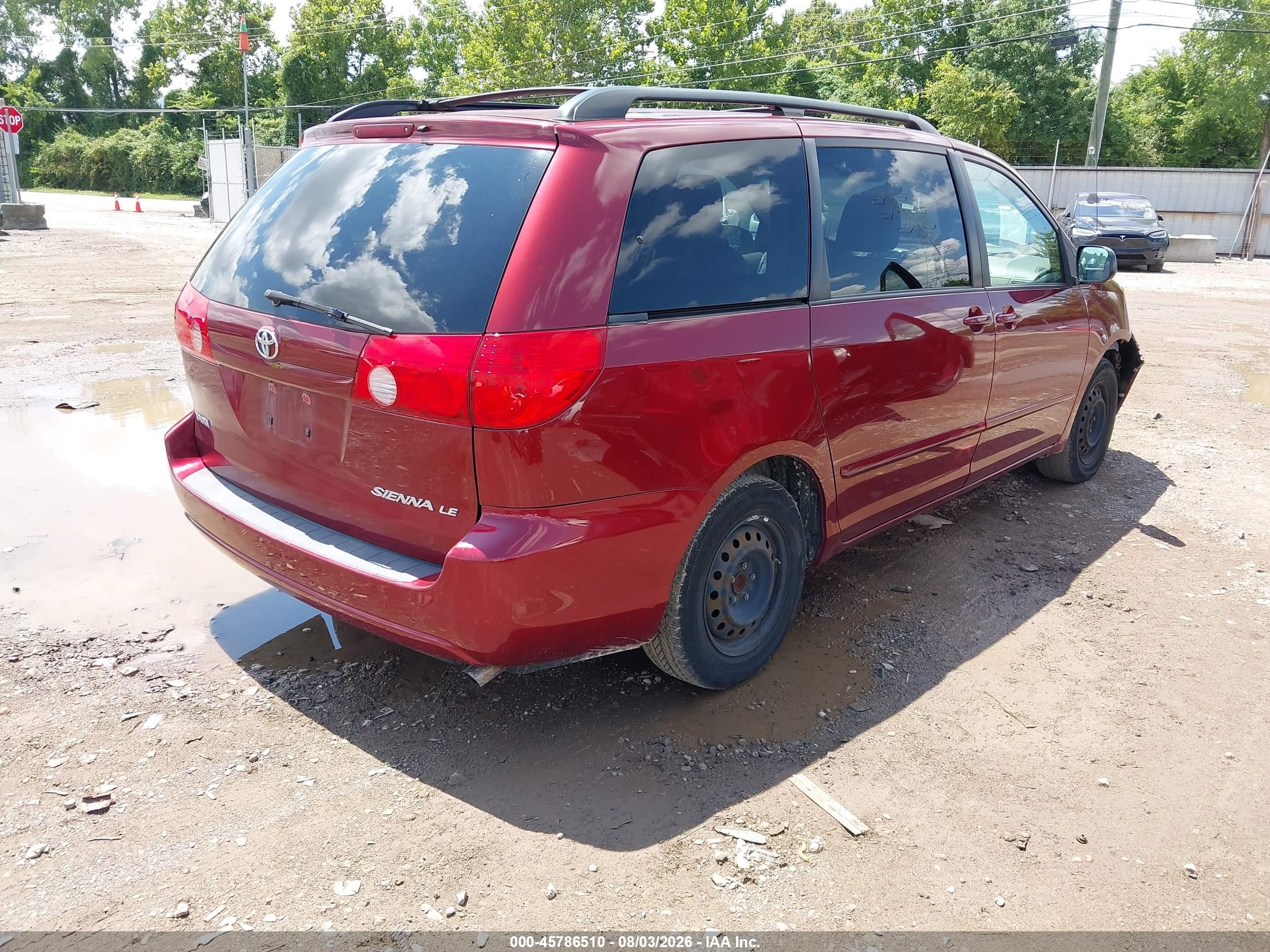 2010 Toyota Sienna Le Red vin: 5TDKK4CC7AS301489