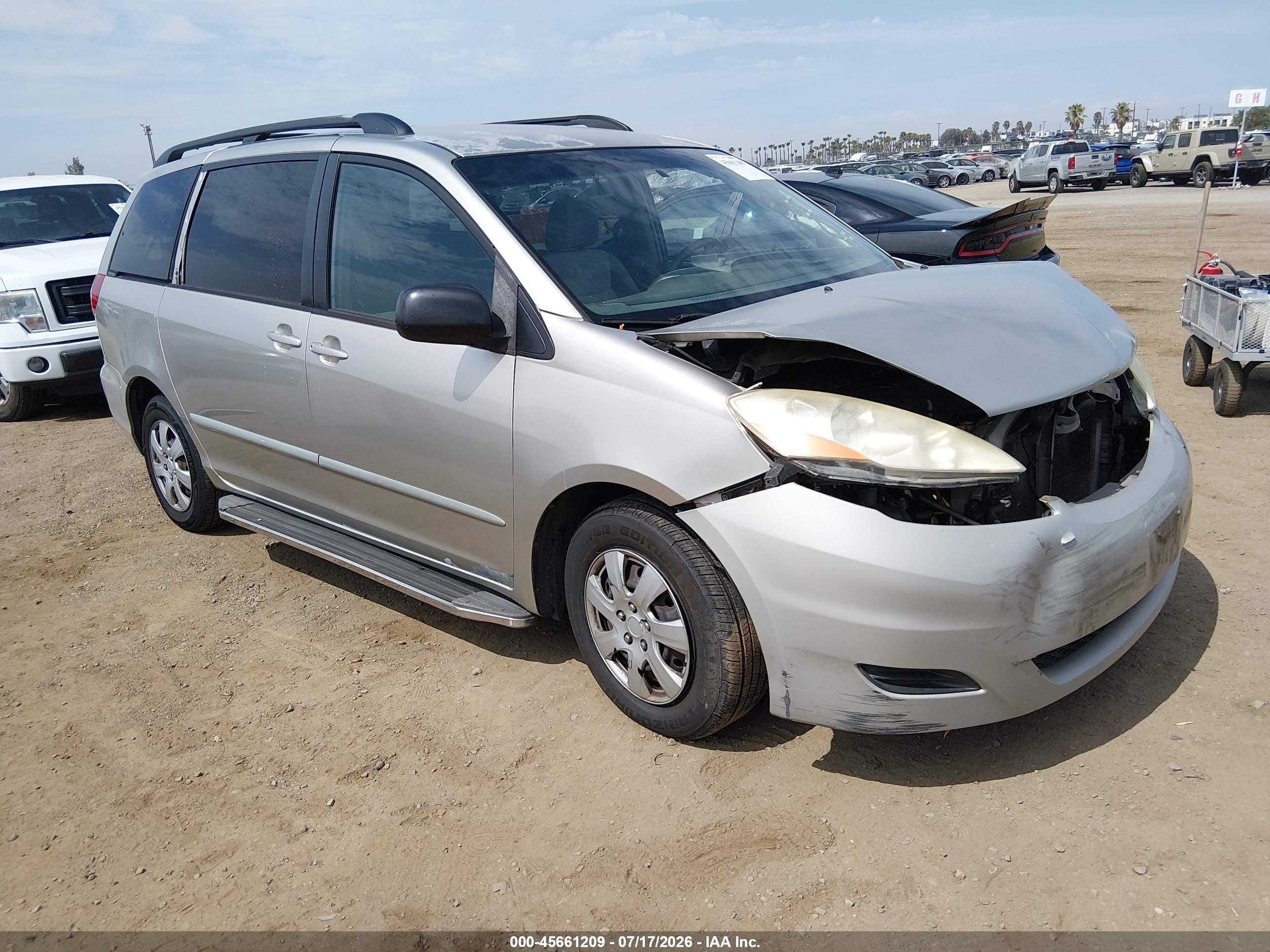 2010 Toyota Sienna Le Silver vin: 5TDKK4CC7AS308975