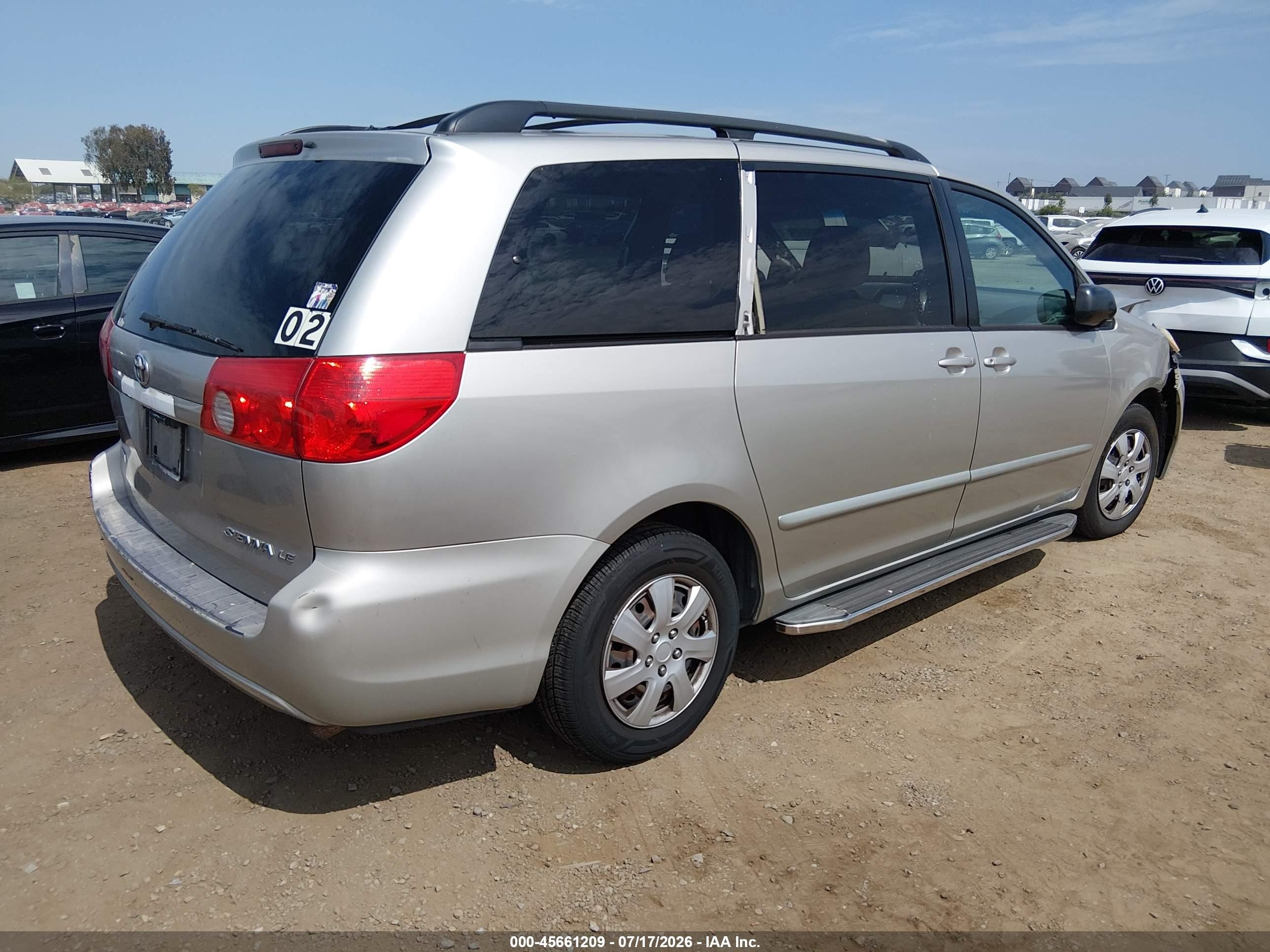 2010 Toyota Sienna Le Silver vin: 5TDKK4CC7AS308975