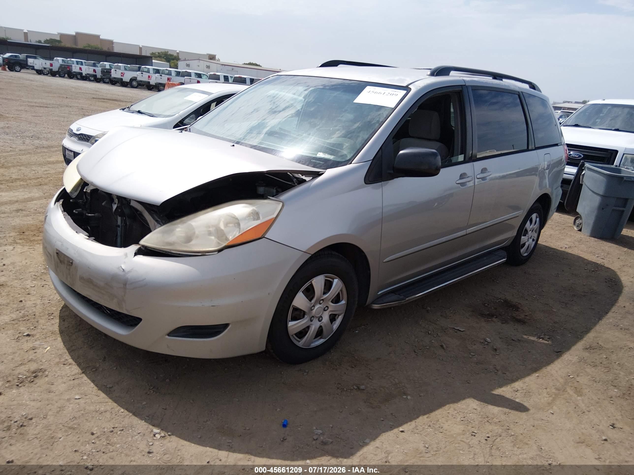 2010 Toyota Sienna Le Silver vin: 5TDKK4CC7AS308975