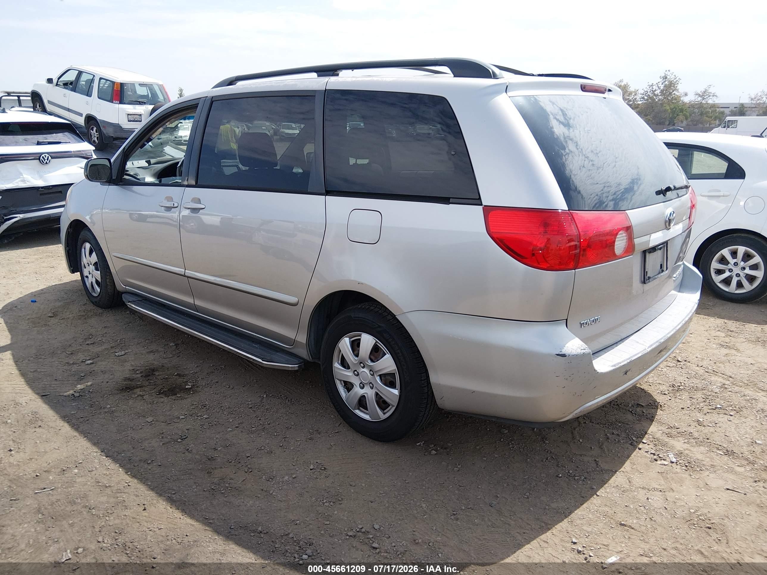 2010 Toyota Sienna Le Silver vin: 5TDKK4CC7AS308975