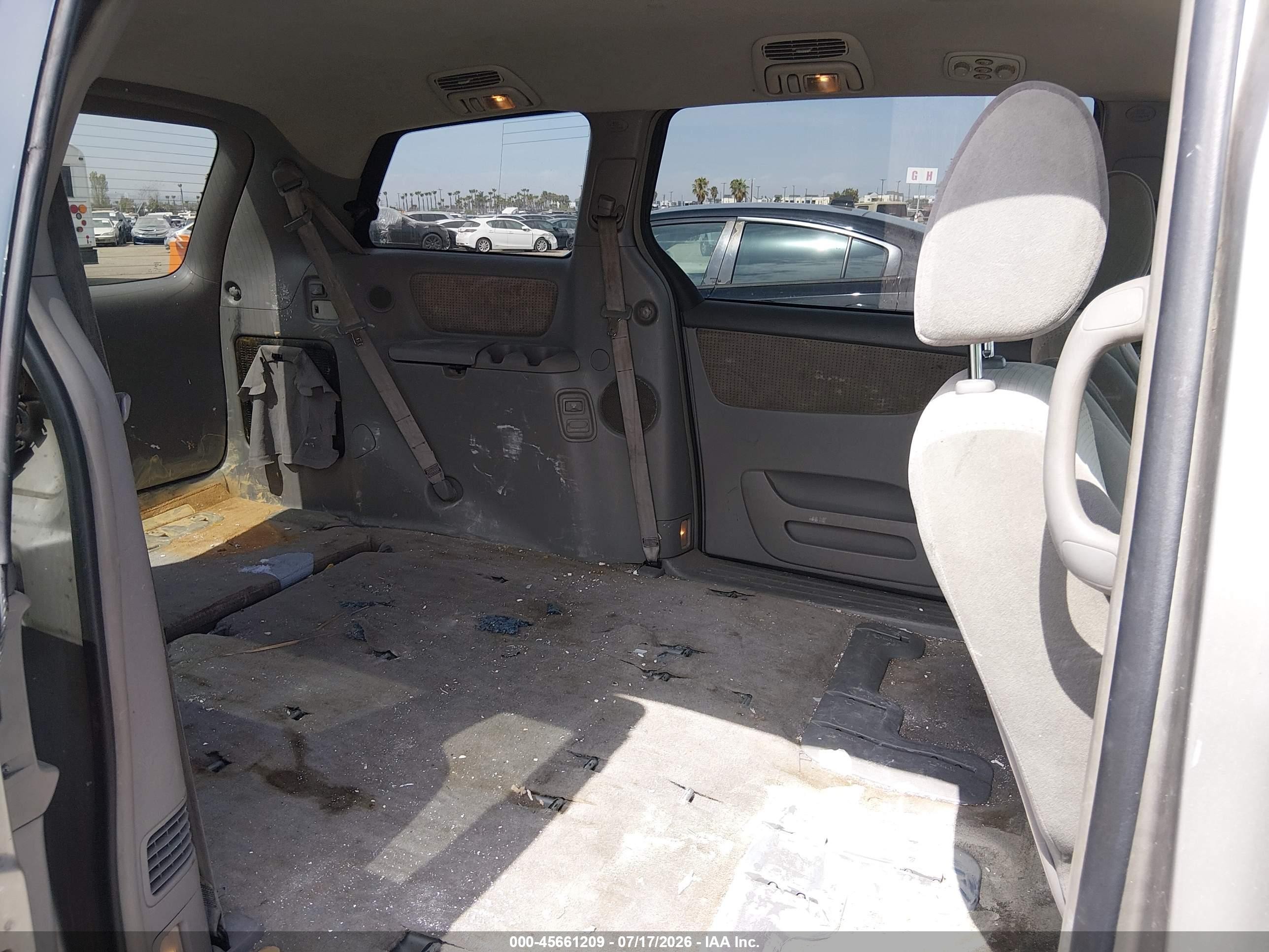 2010 Toyota Sienna Le Silver vin: 5TDKK4CC7AS308975