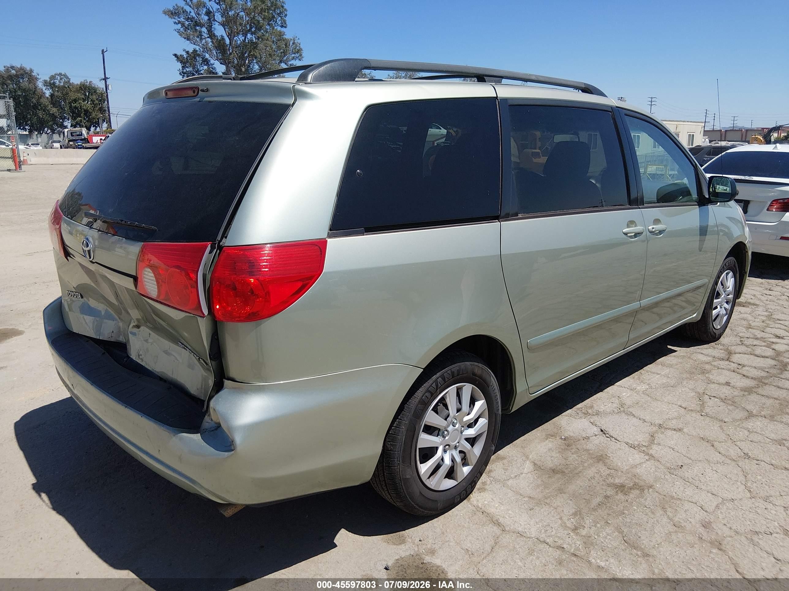 2010 Toyota Sienna Le Green vin: 5TDKK4CC7AS314677