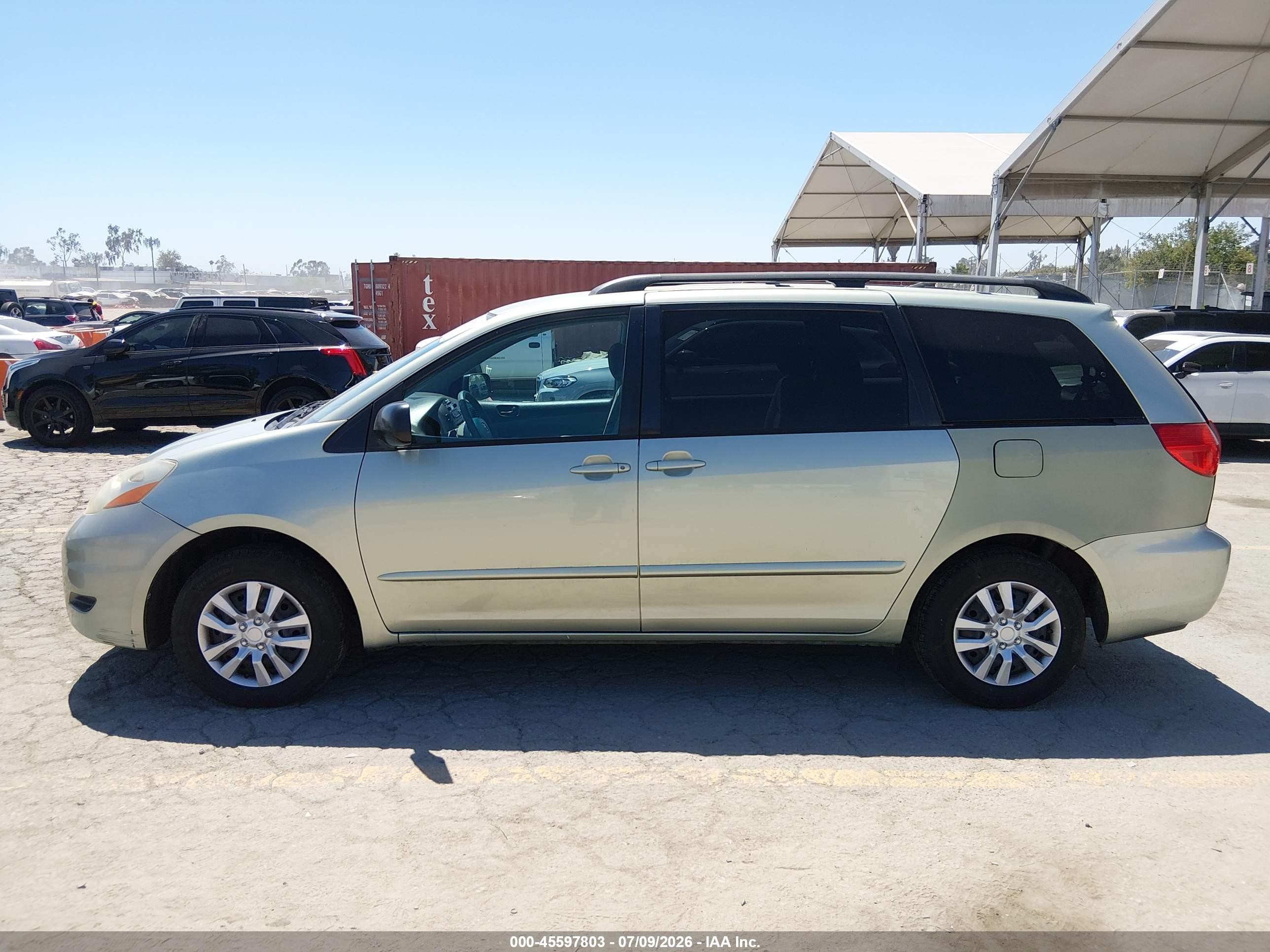 2010 Toyota Sienna Le Green vin: 5TDKK4CC7AS314677