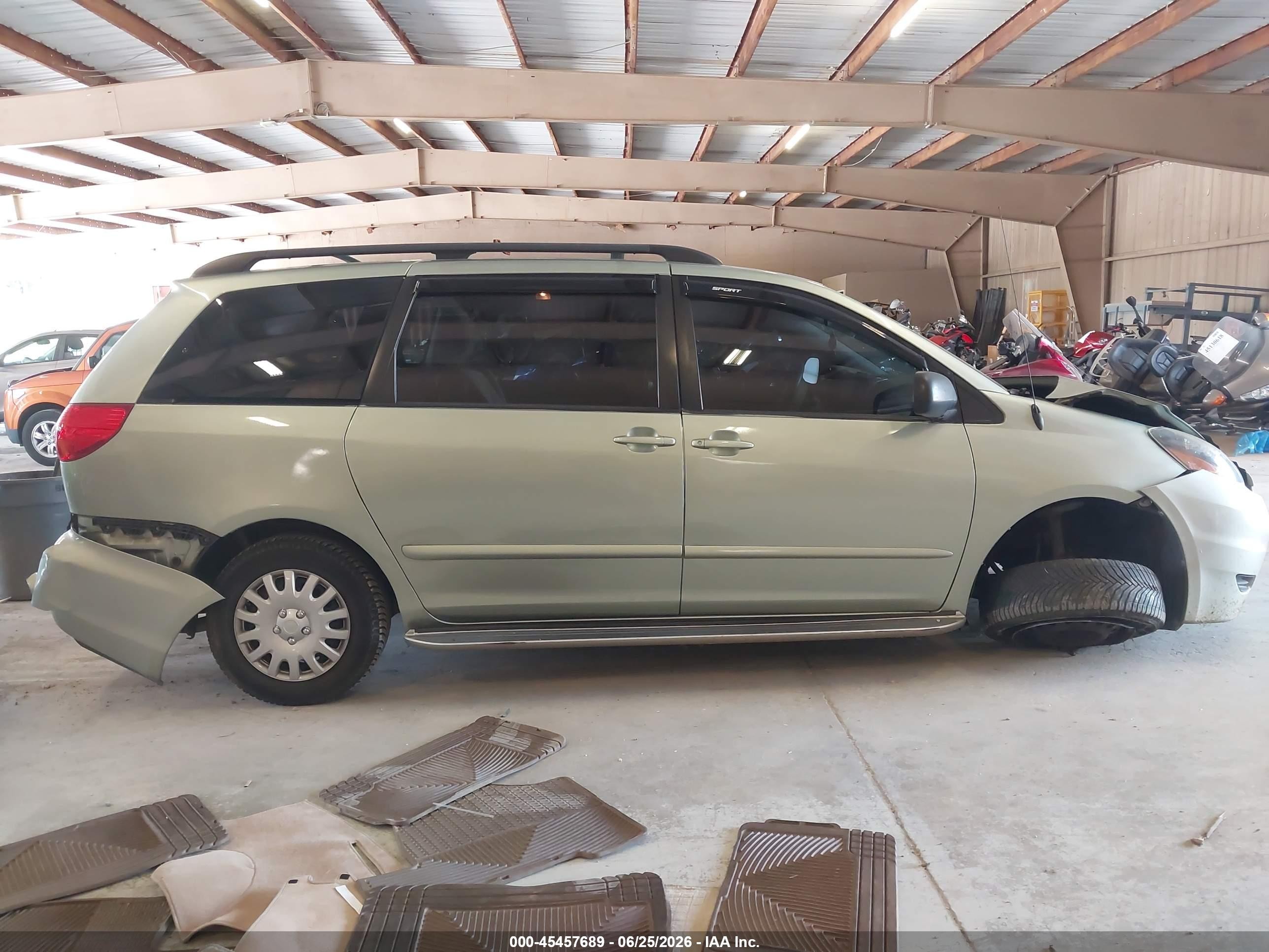 2010 Toyota Sienna Le Green vin: 5TDKK4CC7AS314811