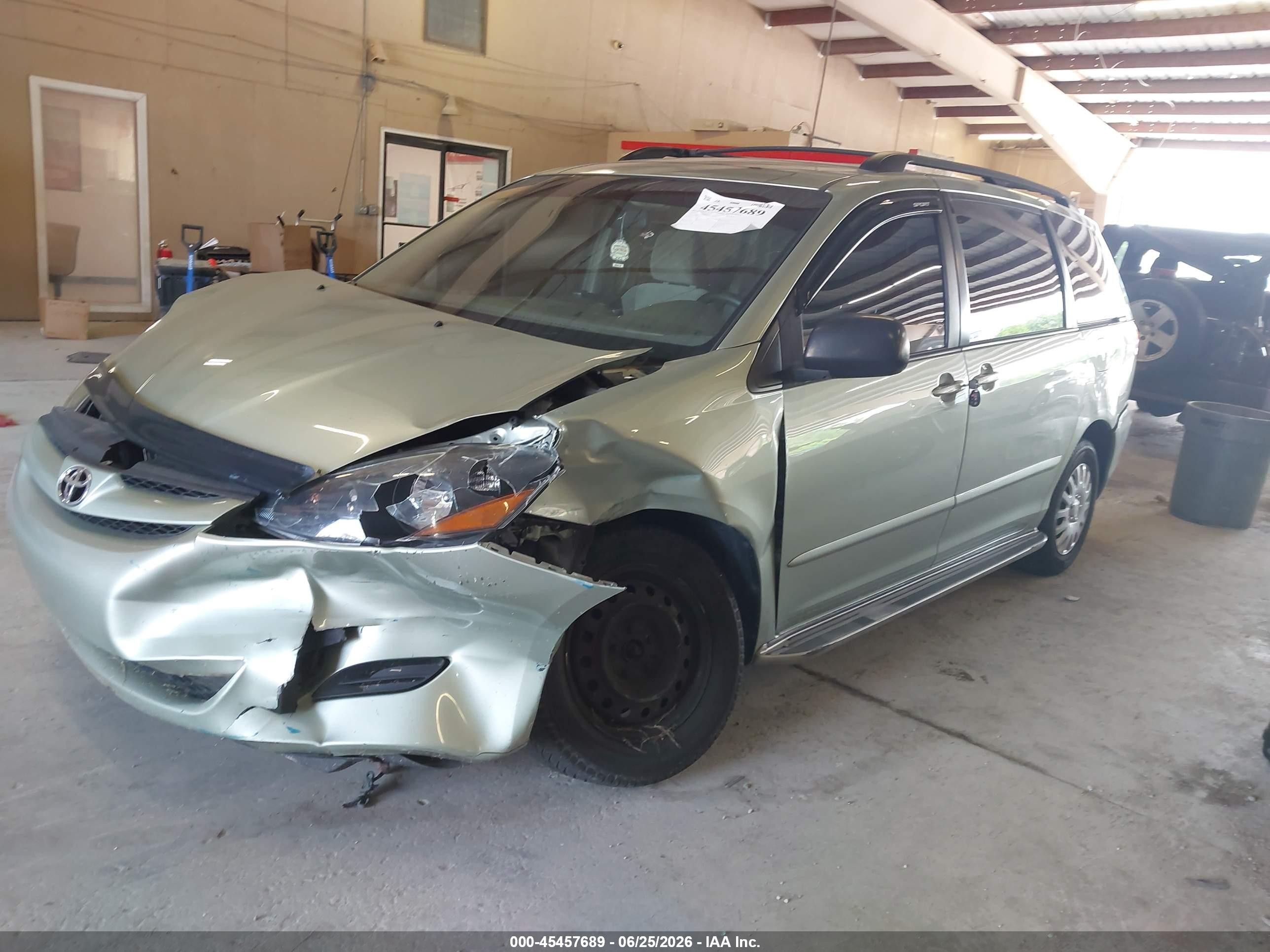 2010 Toyota Sienna Le Green vin: 5TDKK4CC7AS314811