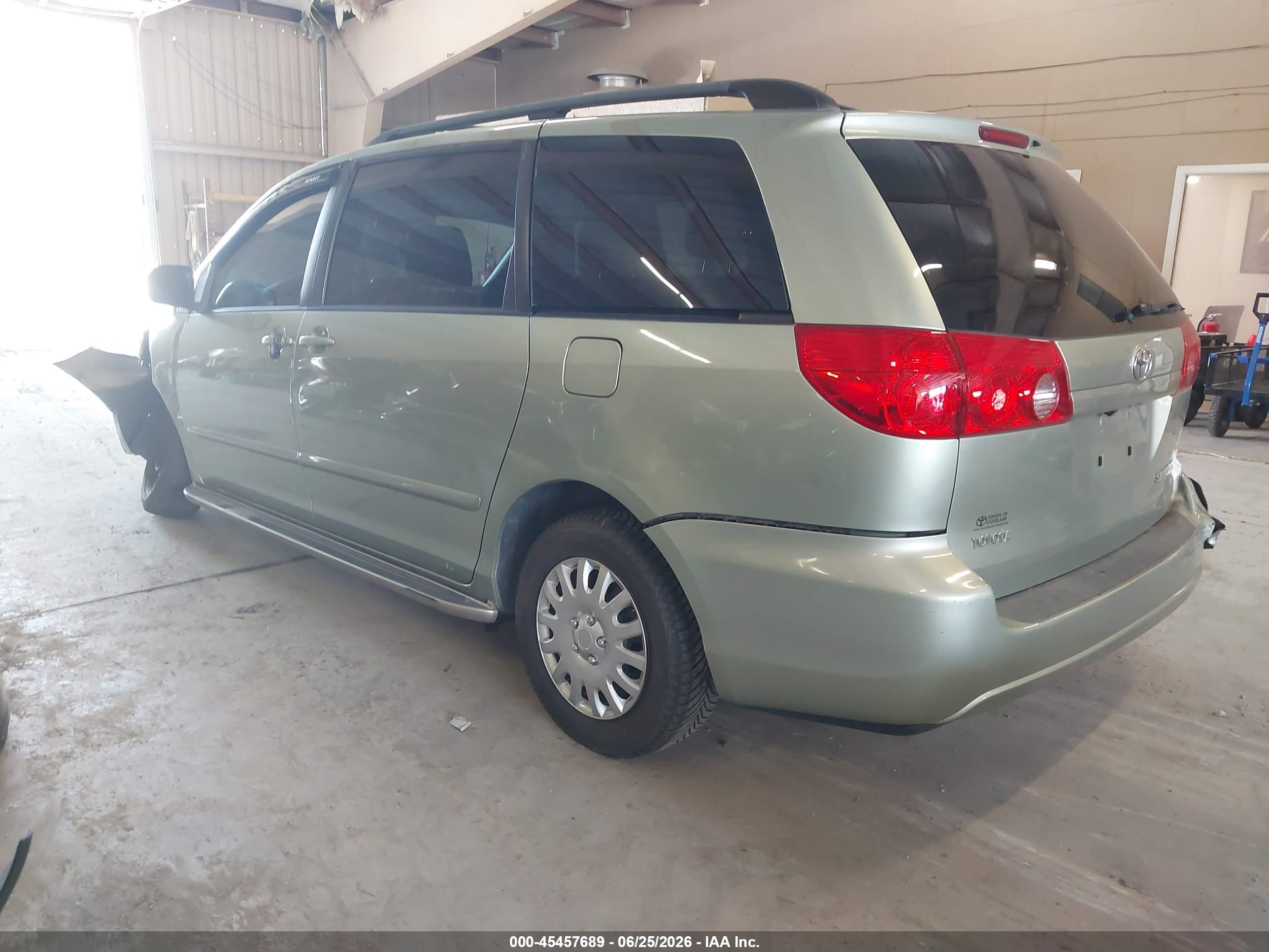 2010 Toyota Sienna Le Green vin: 5TDKK4CC7AS314811