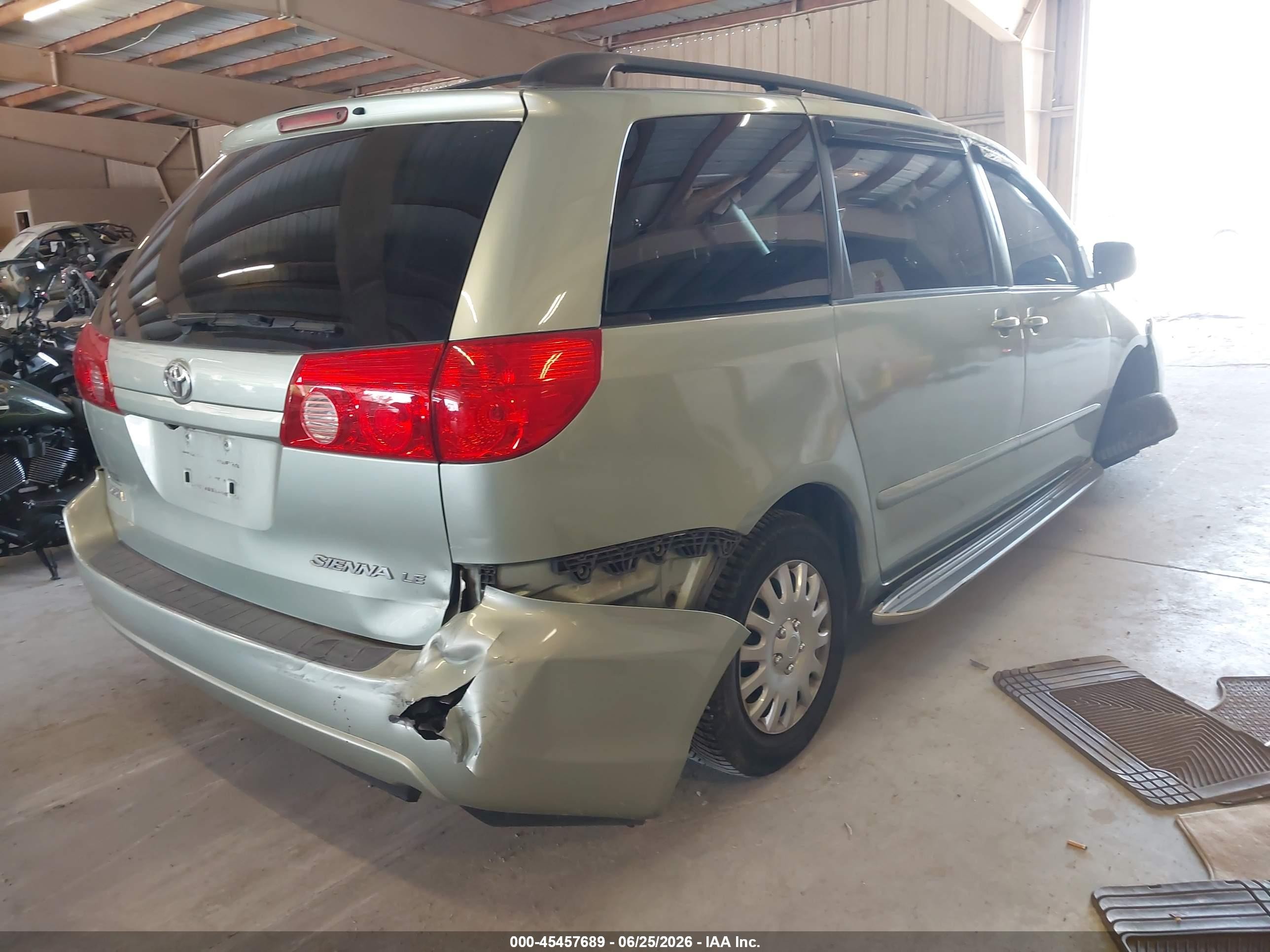 2010 Toyota Sienna Le Green vin: 5TDKK4CC7AS314811