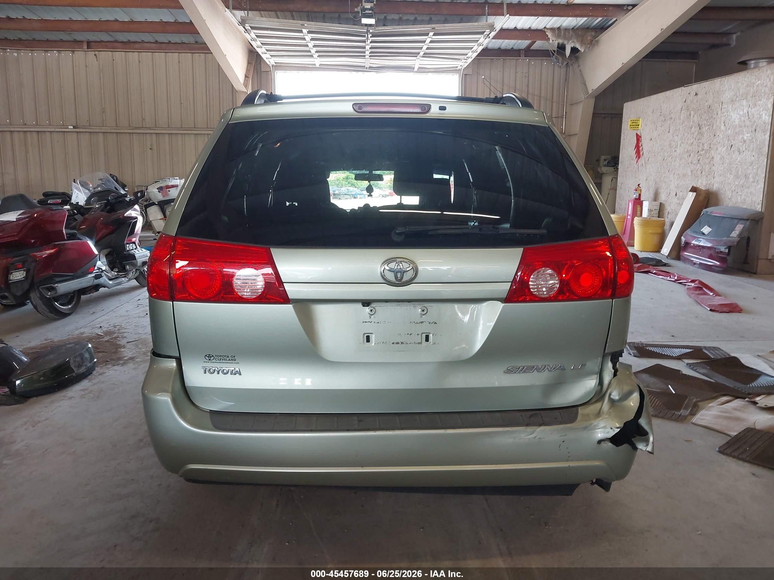 2010 Toyota Sienna Le Green vin: 5TDKK4CC7AS314811