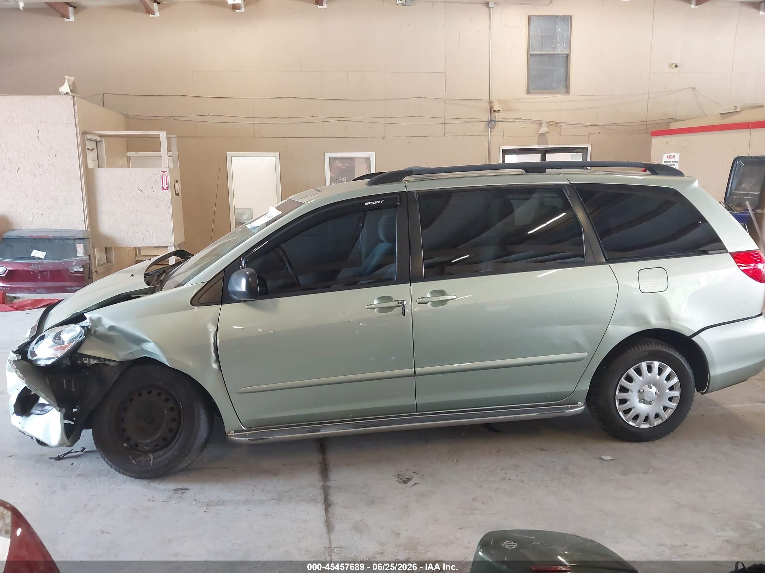 2010 Toyota Sienna Le Green vin: 5TDKK4CC7AS314811