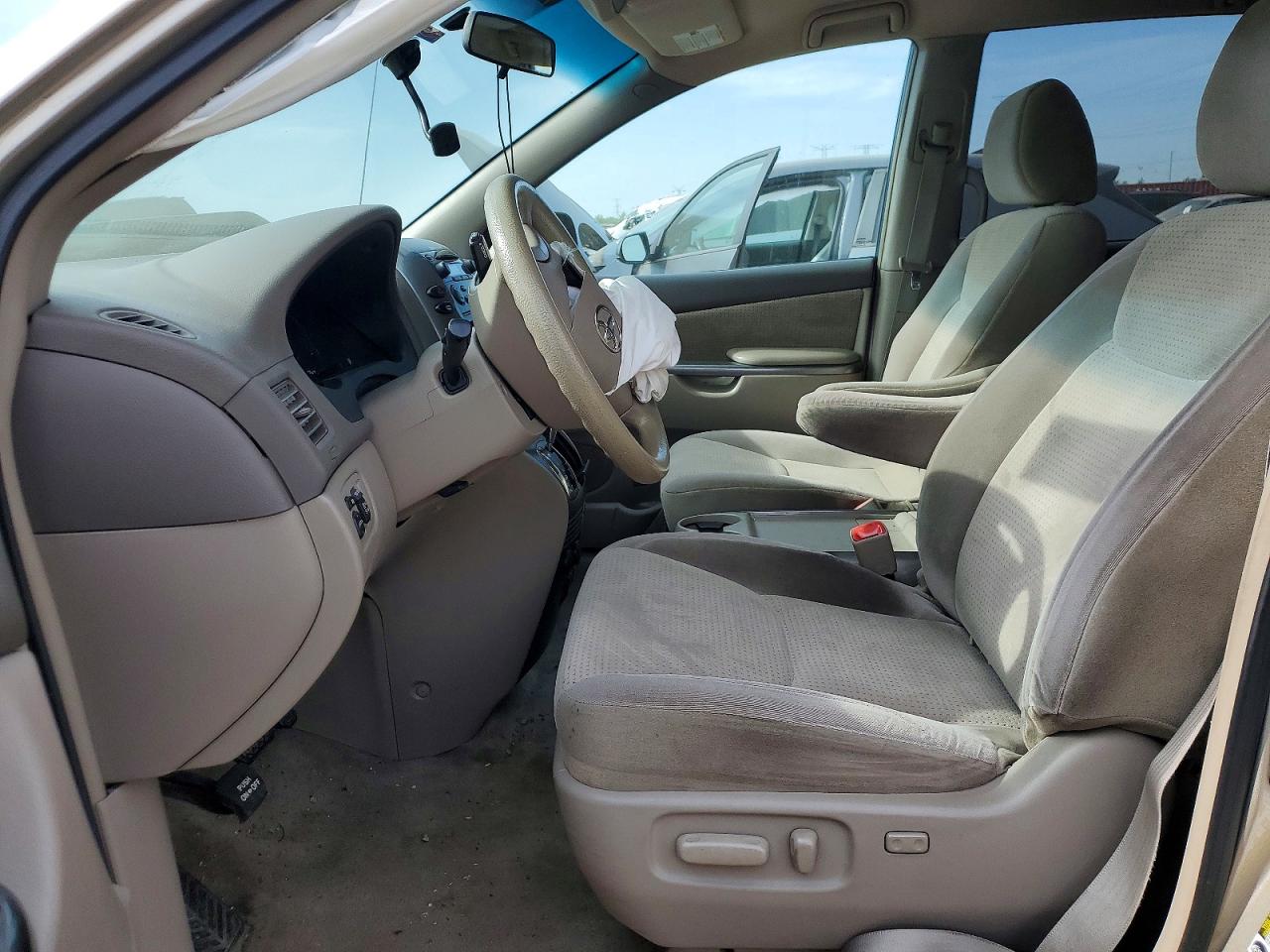 2010 Toyota Sienna Le 8-passenger Beige vin: 5TDKK4CC7AS326294