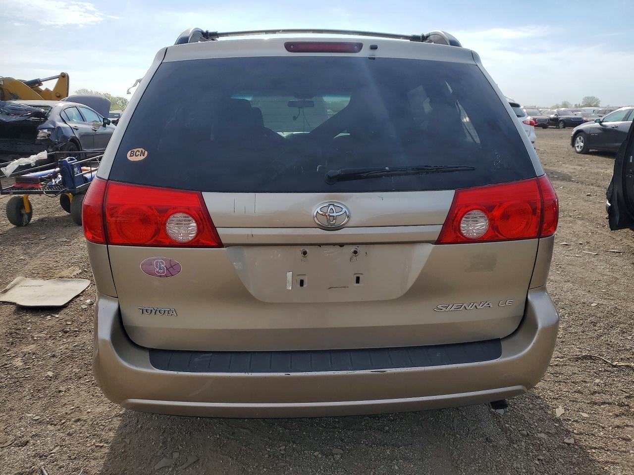 2010 Toyota Sienna Le 8-passenger Beige vin: 5TDKK4CC7AS326294