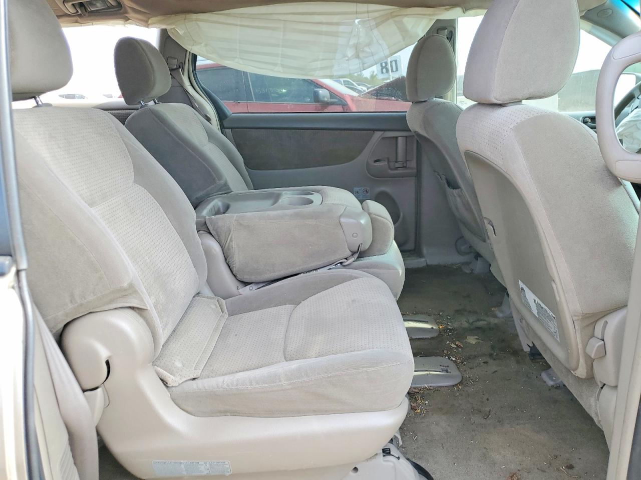 2010 Toyota Sienna Le 8-passenger Beige vin: 5TDKK4CC7AS326294