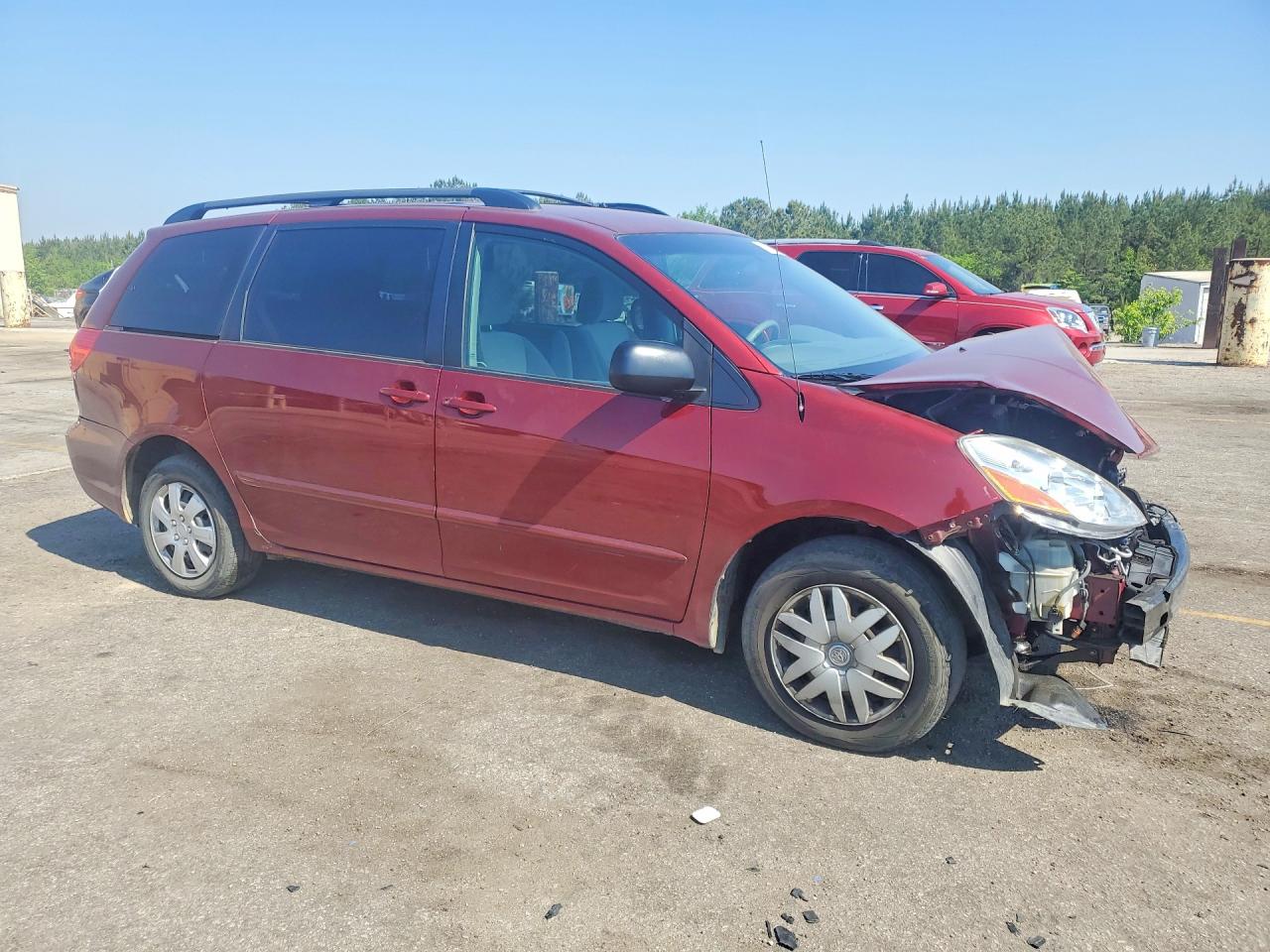 2010 Toyota Sienna Le 7-passenger Maroon vin: 5TDKK4CC7AS327154