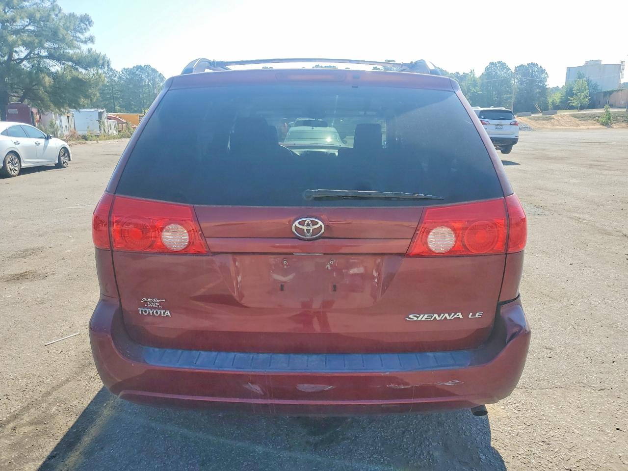 2010 Toyota Sienna Le 7-passenger Maroon vin: 5TDKK4CC7AS327154