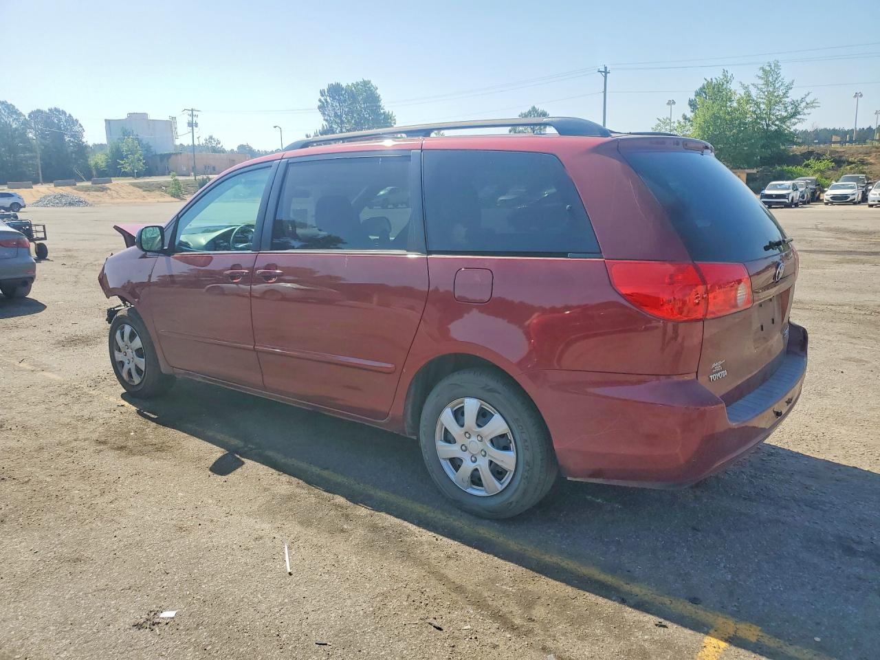 2010 Toyota Sienna Le 7-passenger Maroon vin: 5TDKK4CC7AS327154