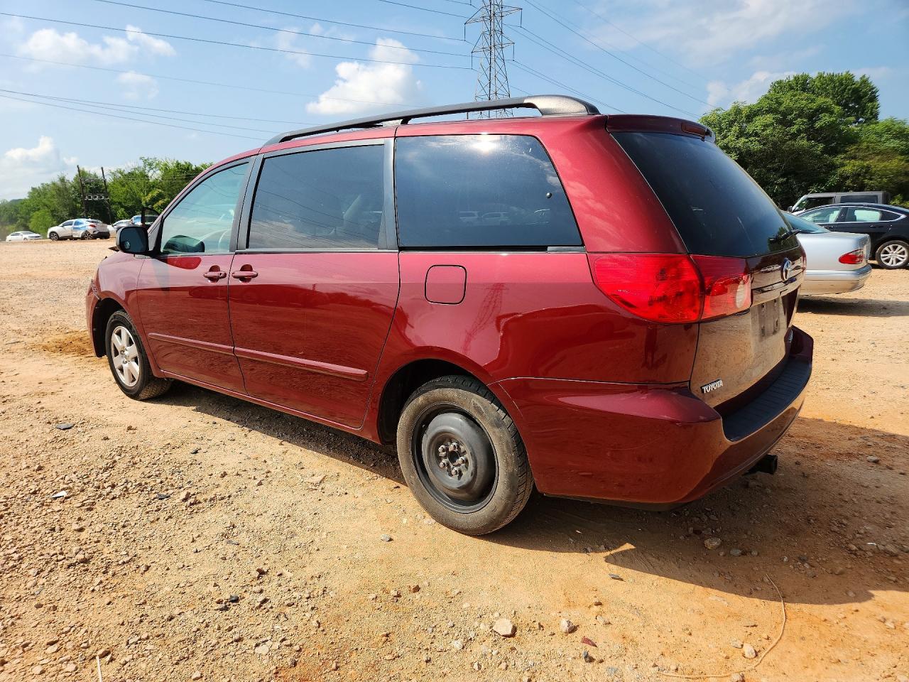 2010 Toyota Sienna Le 7-passenger Burgundy vin: 5TDKK4CC7AS332113