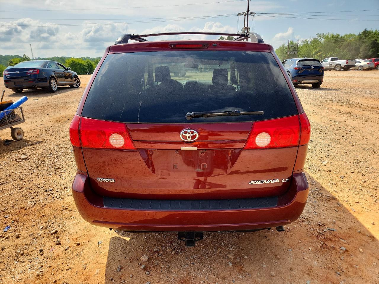 2010 Toyota Sienna Le 7-passenger Burgundy vin: 5TDKK4CC7AS332113