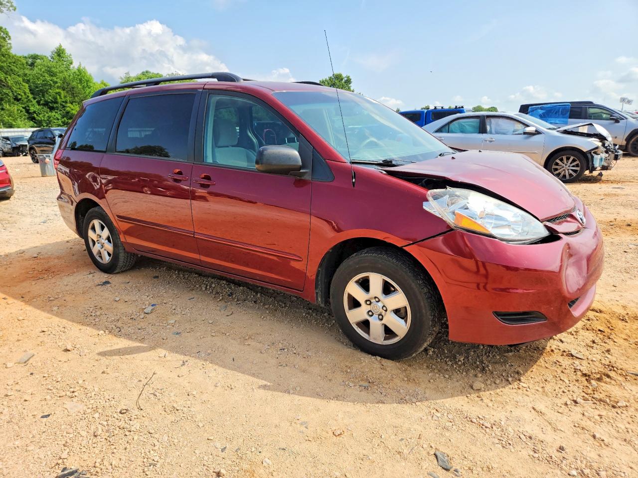 2010 Toyota Sienna Le 7-passenger Burgundy vin: 5TDKK4CC7AS332113