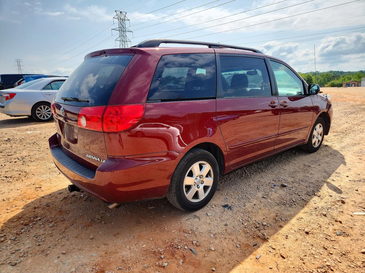 2010 Toyota Sienna Le 7-passenger Burgundy vin: 5TDKK4CC7AS332113