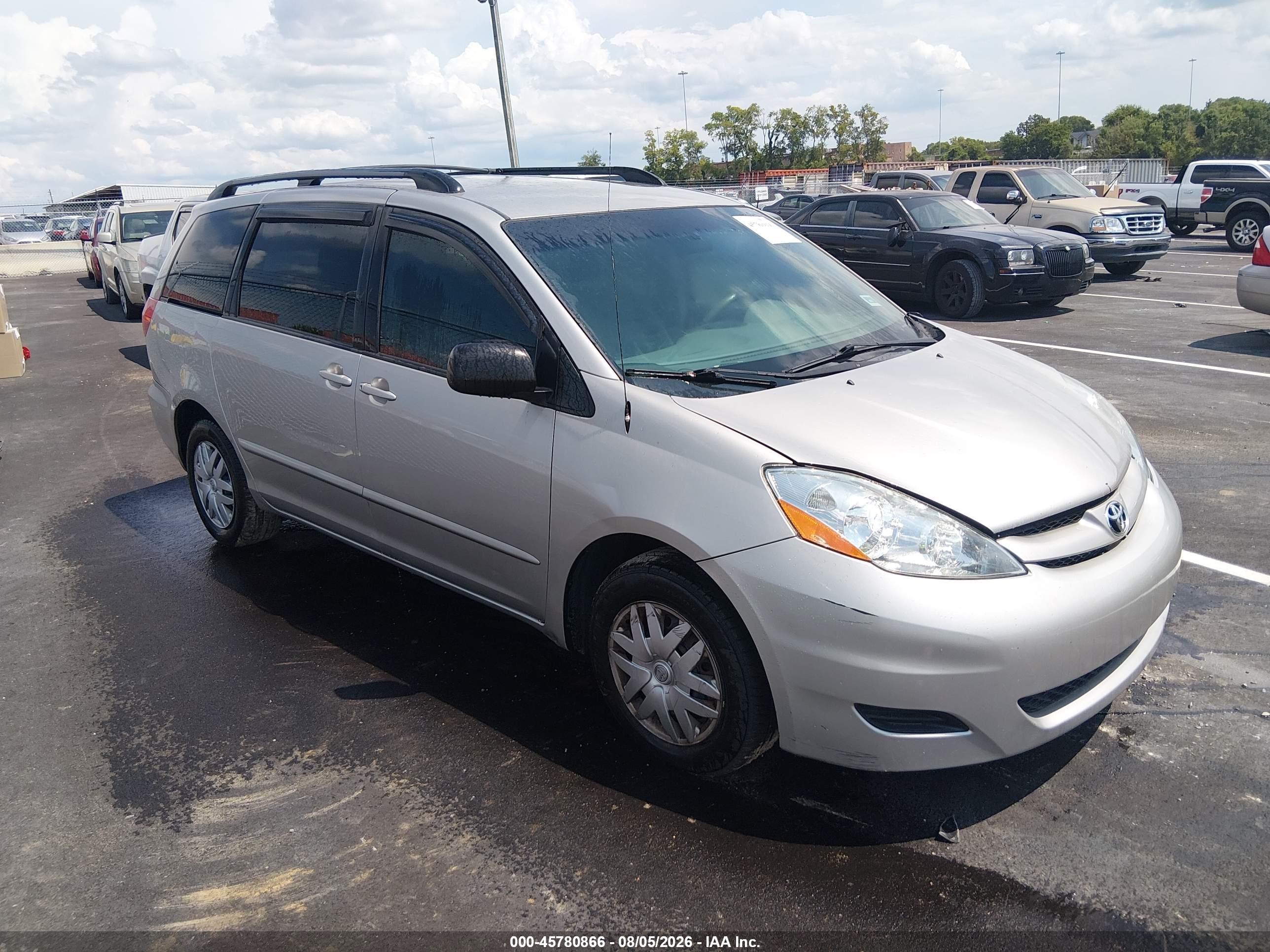 2010 Toyota Sienna Le Silver vin: 5TDKK4CC7AS337683