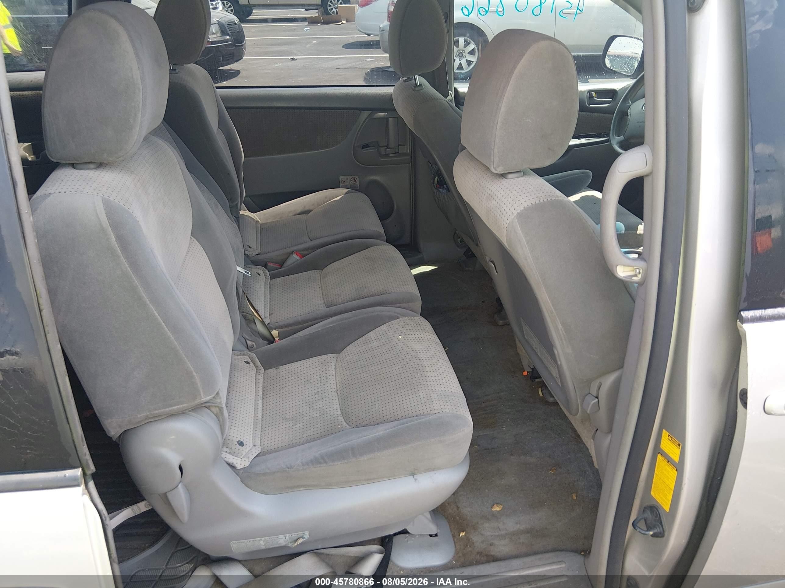 2010 Toyota Sienna Le Silver vin: 5TDKK4CC7AS337683