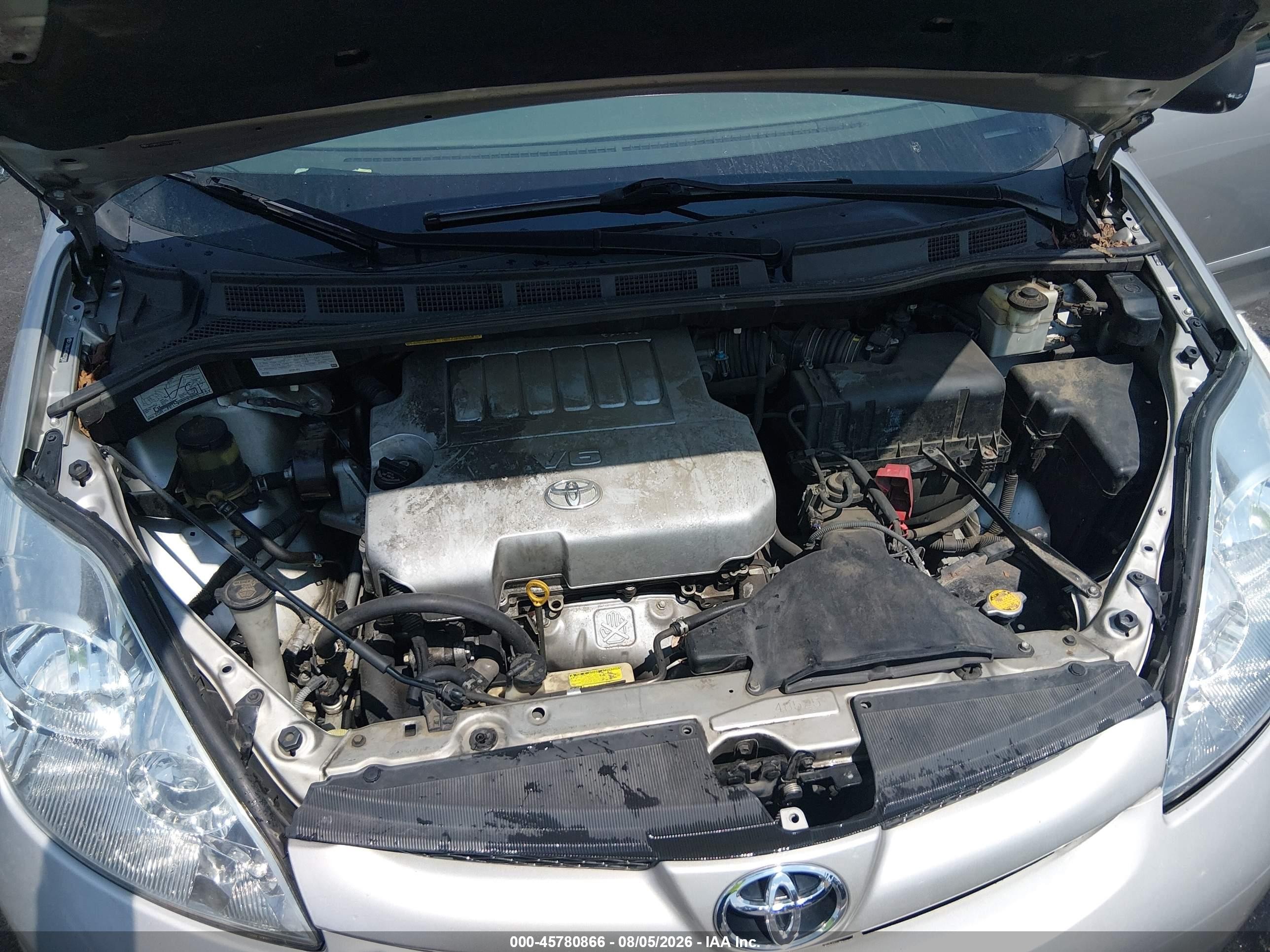 2010 Toyota Sienna Le Silver vin: 5TDKK4CC7AS337683