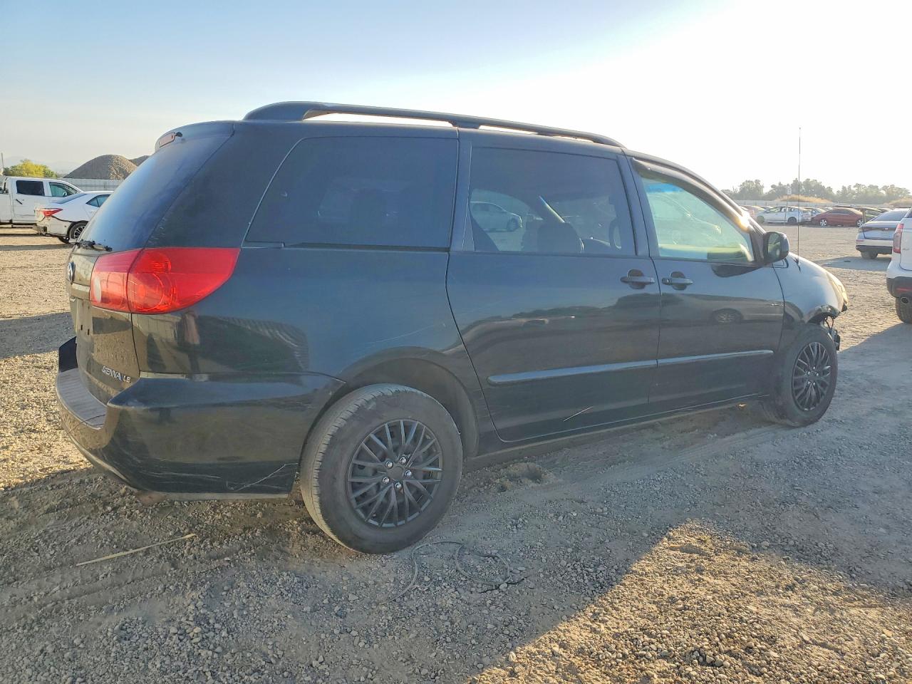 2010 Toyota Sienna Le 7-passenger Black vin: 5TDKK4CC8AS289725