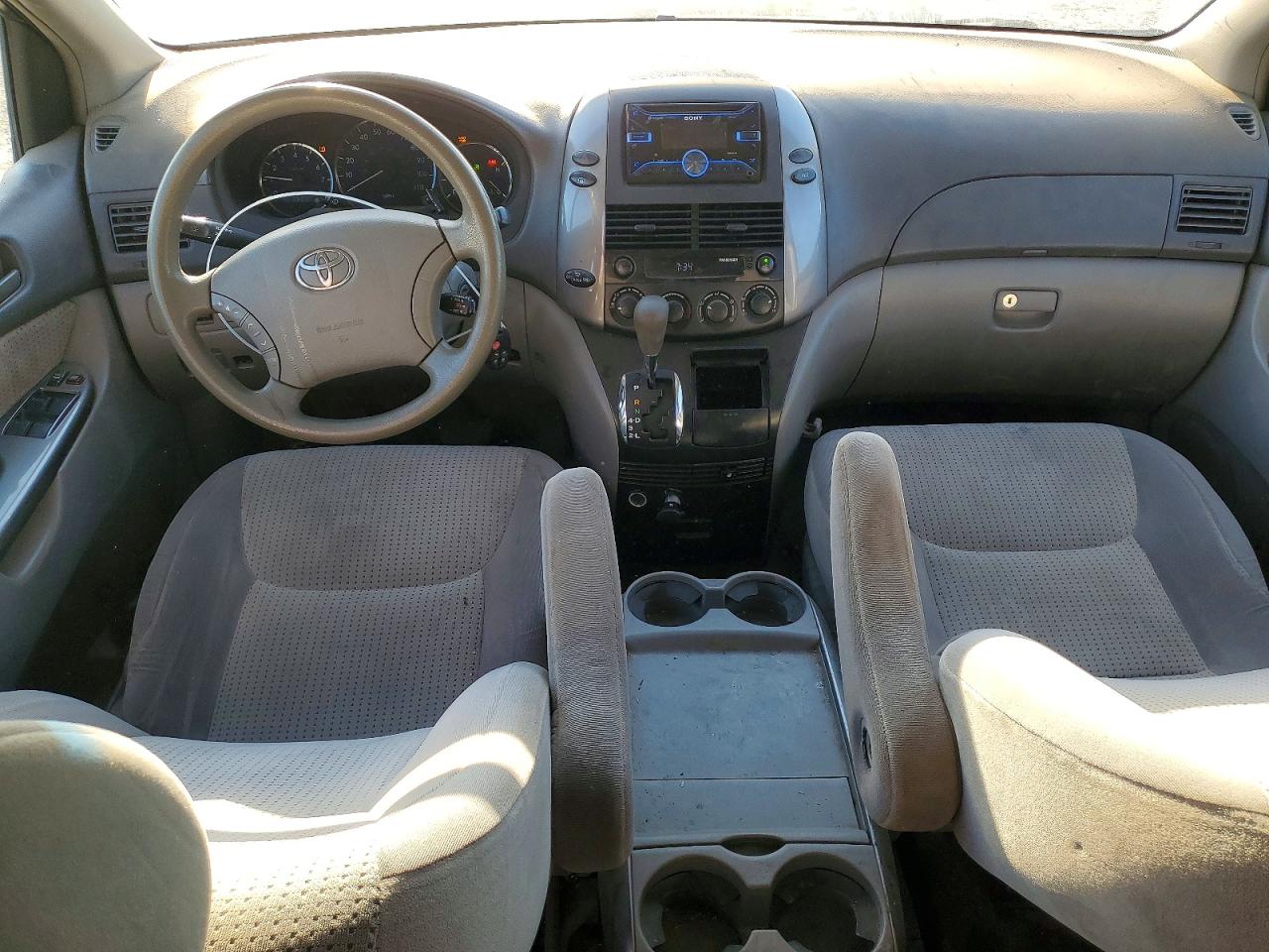 2010 Toyota Sienna Le 7-passenger Black vin: 5TDKK4CC8AS289725