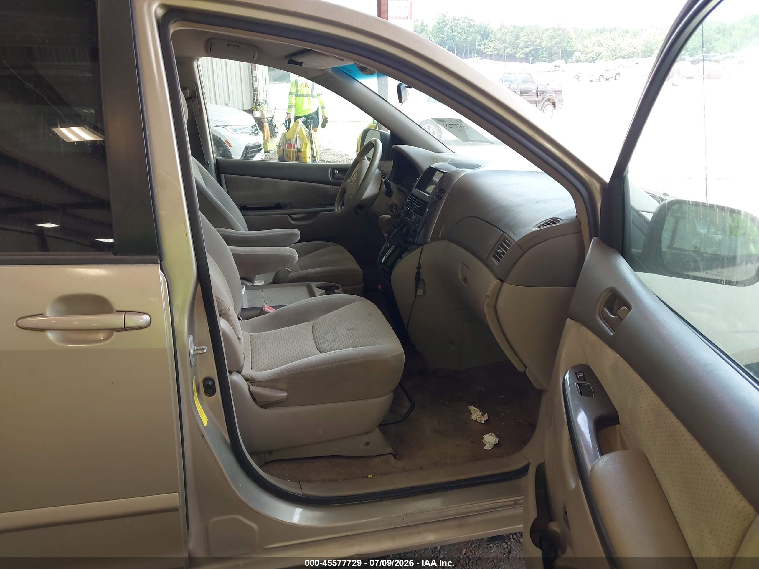 2010 Toyota Sienna Le Champagne vin: 5TDKK4CC8AS301954
