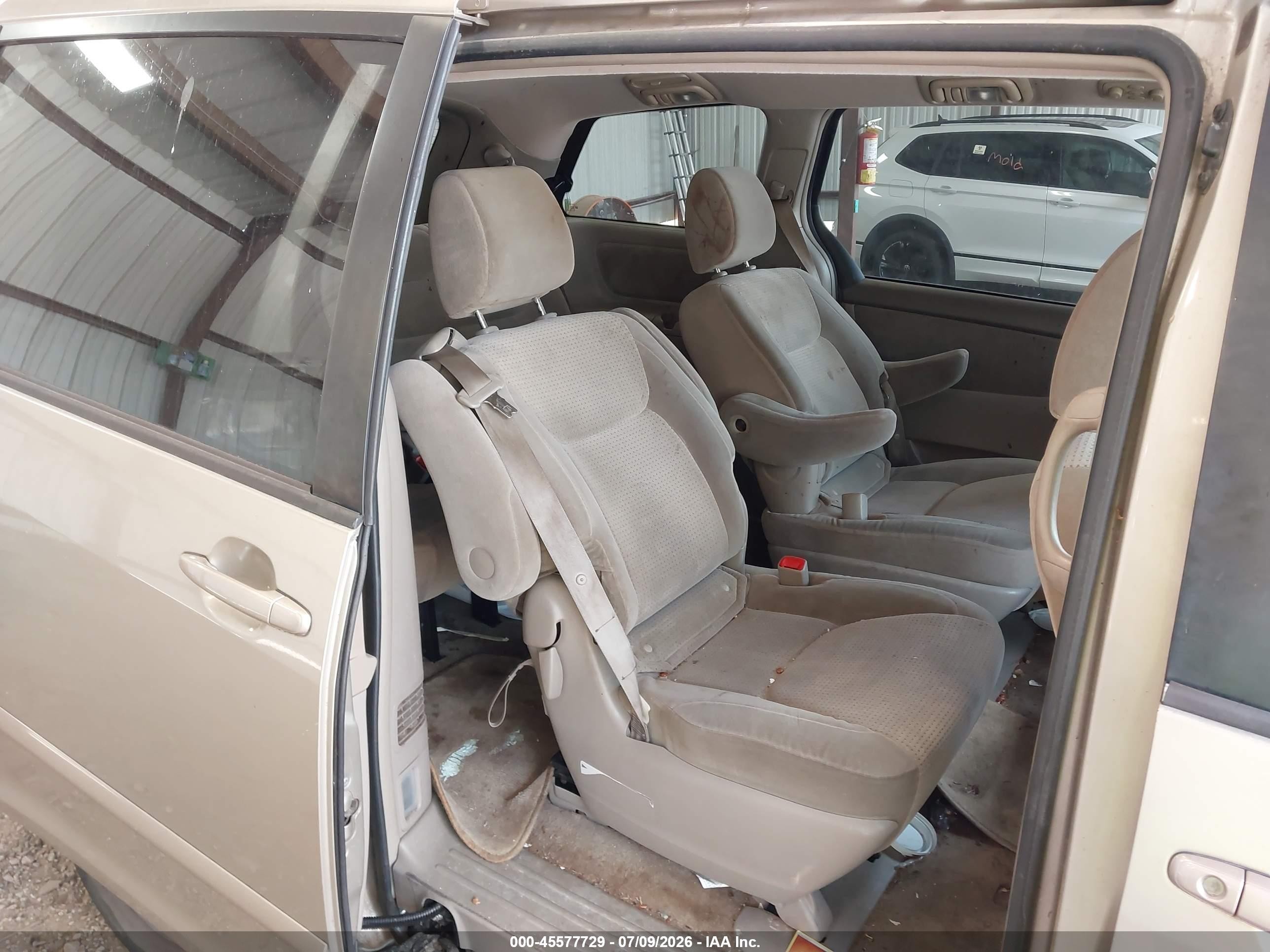 2010 Toyota Sienna Le Champagne vin: 5TDKK4CC8AS301954