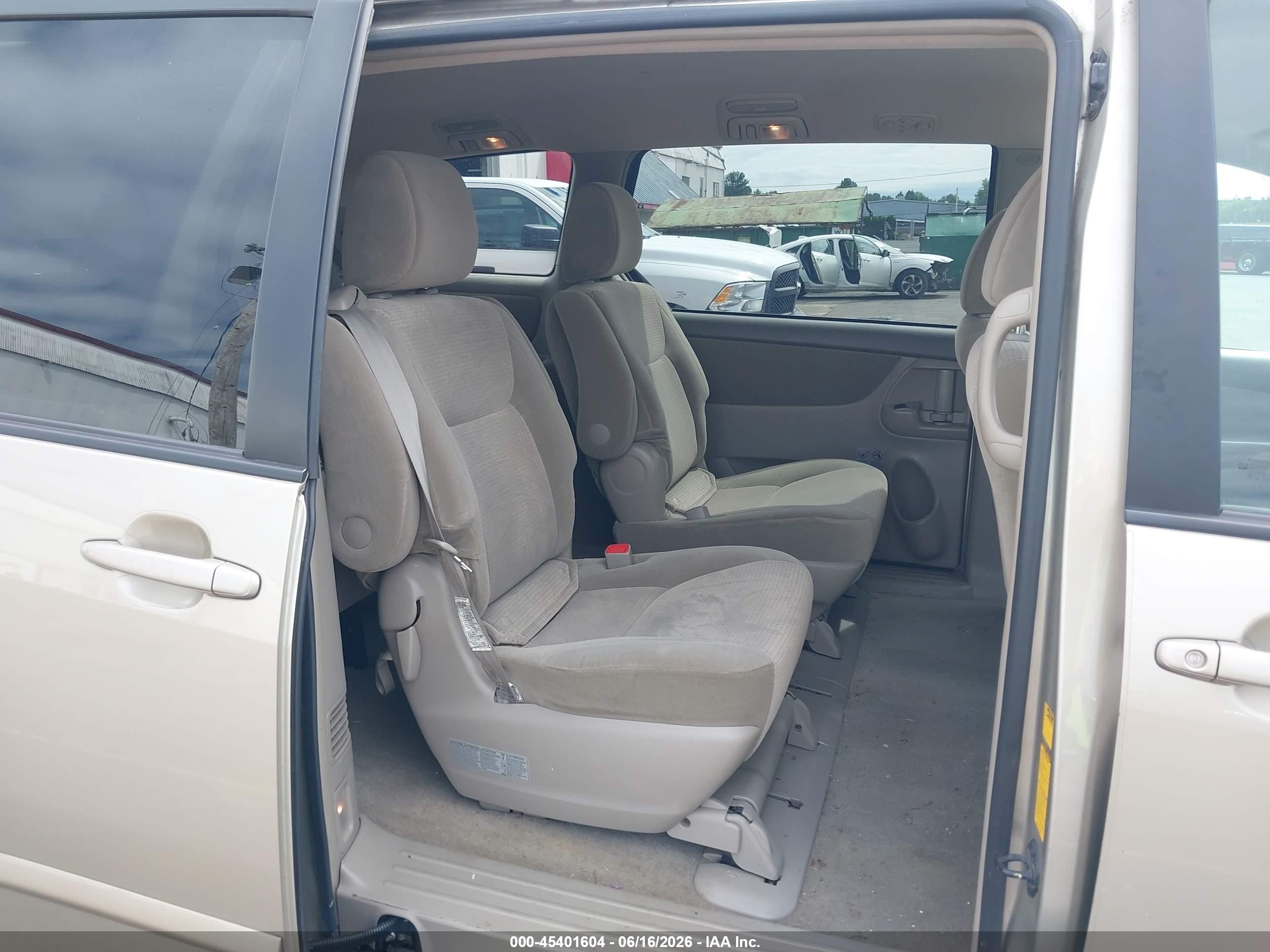2010 Toyota Sienna Le Gold vin: 5TDKK4CC8AS306099
